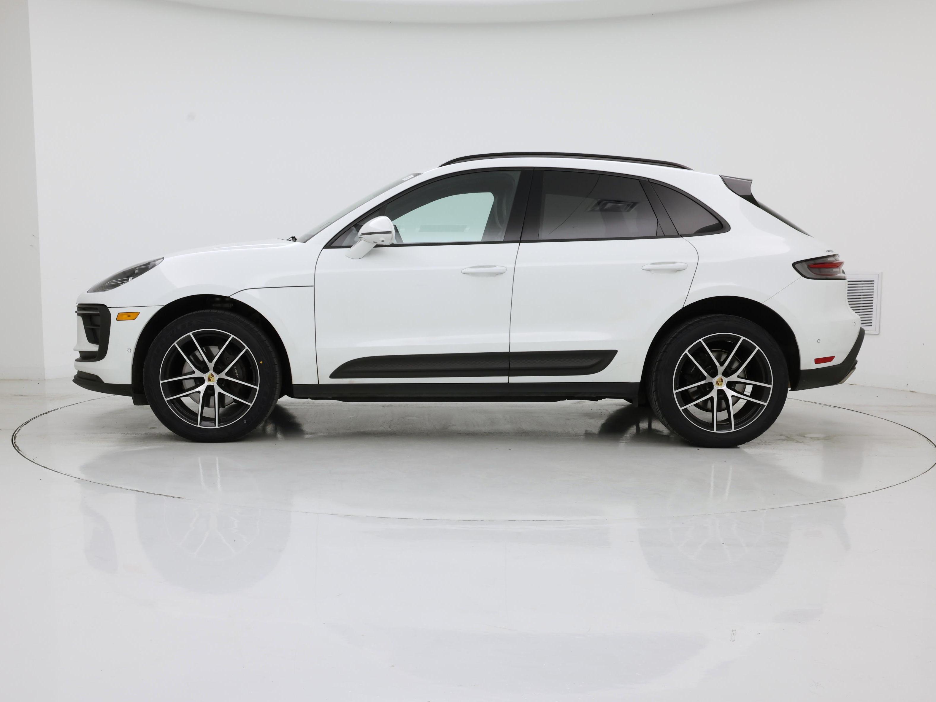Thumbnail: 2022 Porsche Macan - 3