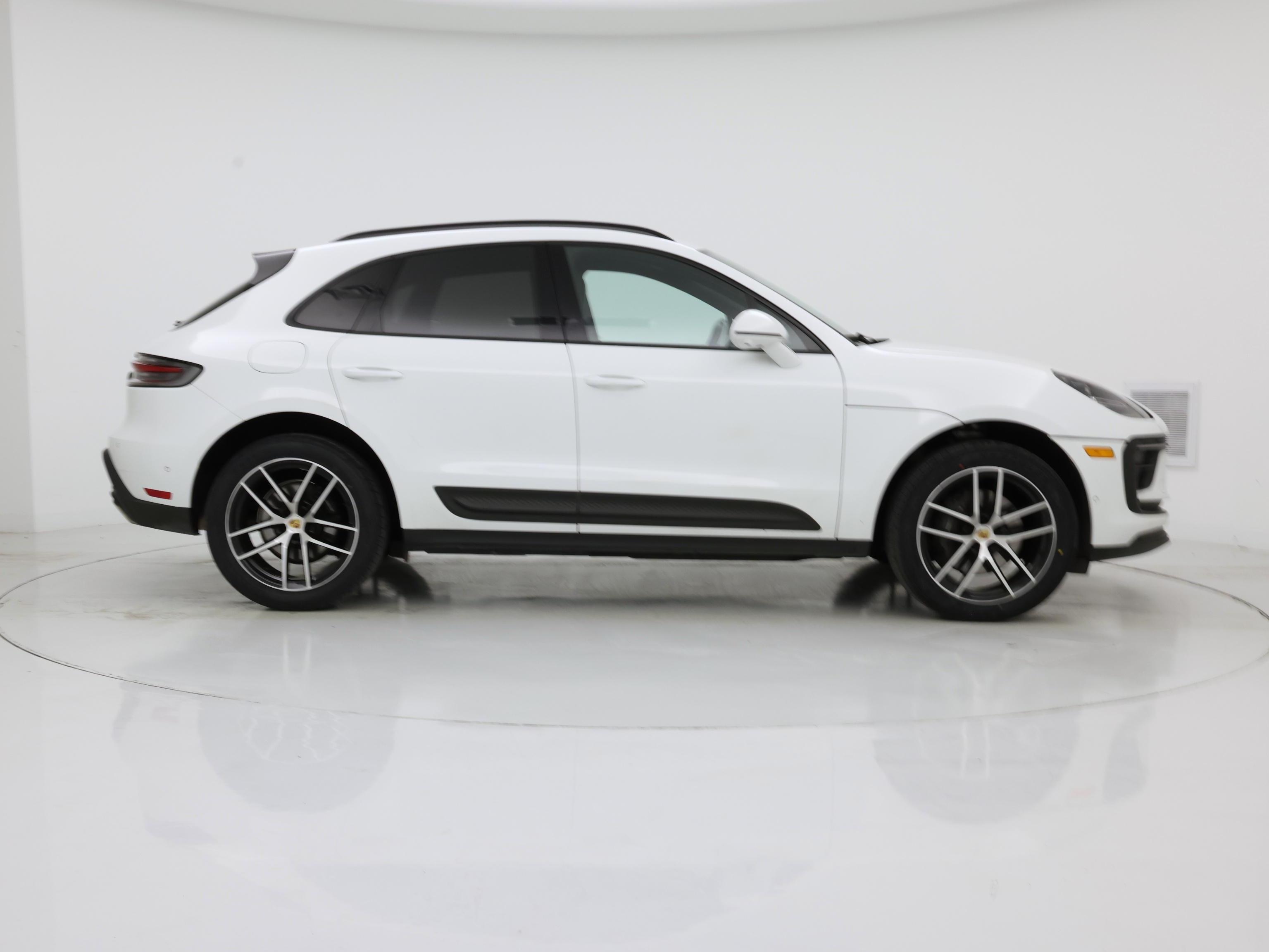 Thumbnail: 2022 Porsche Macan - 7