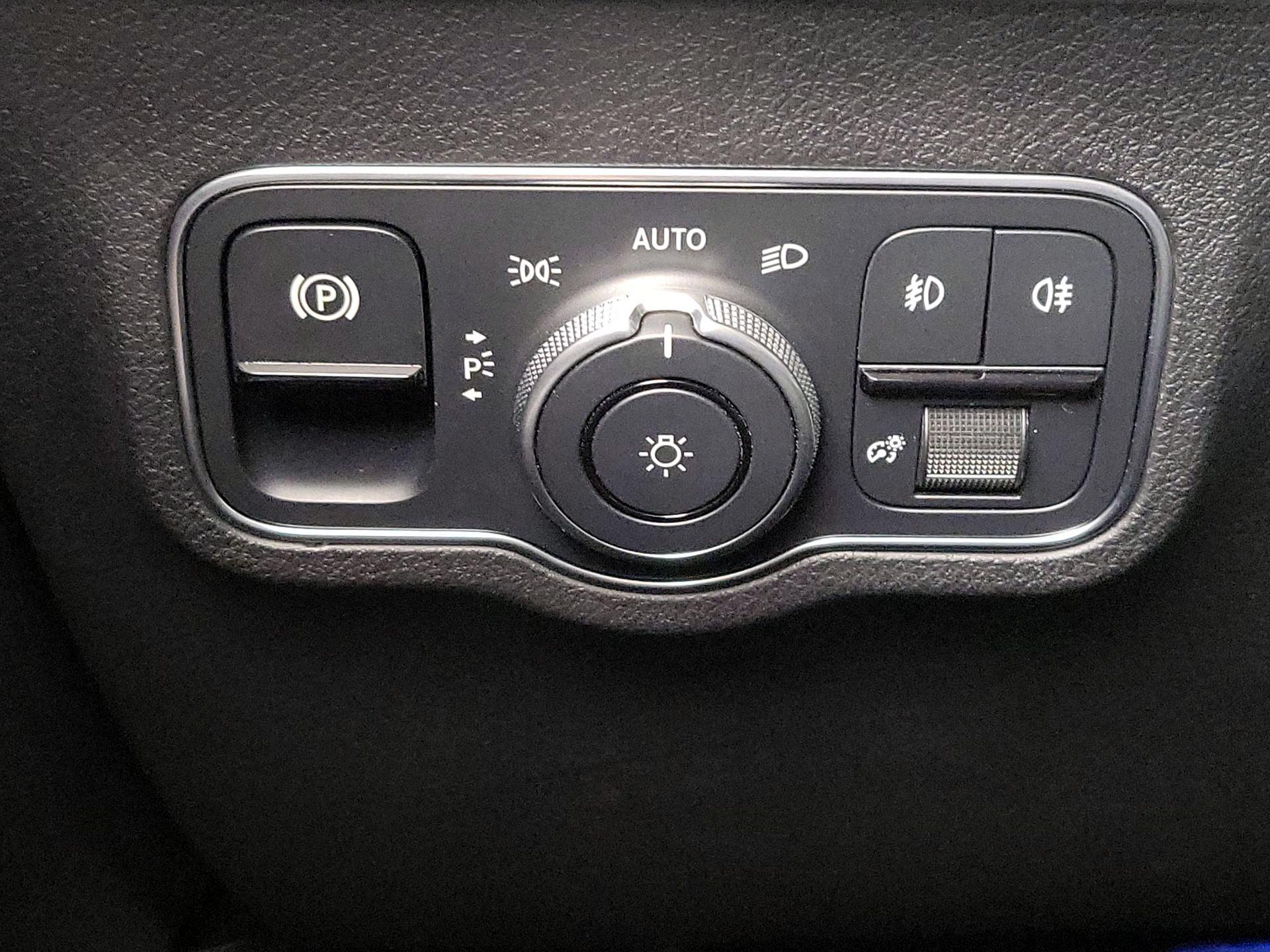 Thumbnail: 2024 Mercedes-Benz GLB - 13