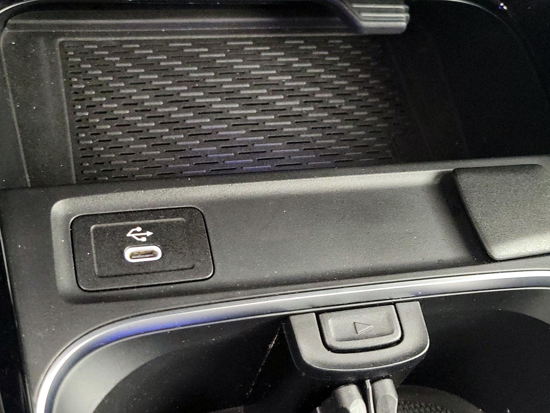 Thumbnail: 2024 Mercedes-Benz GLB - 19