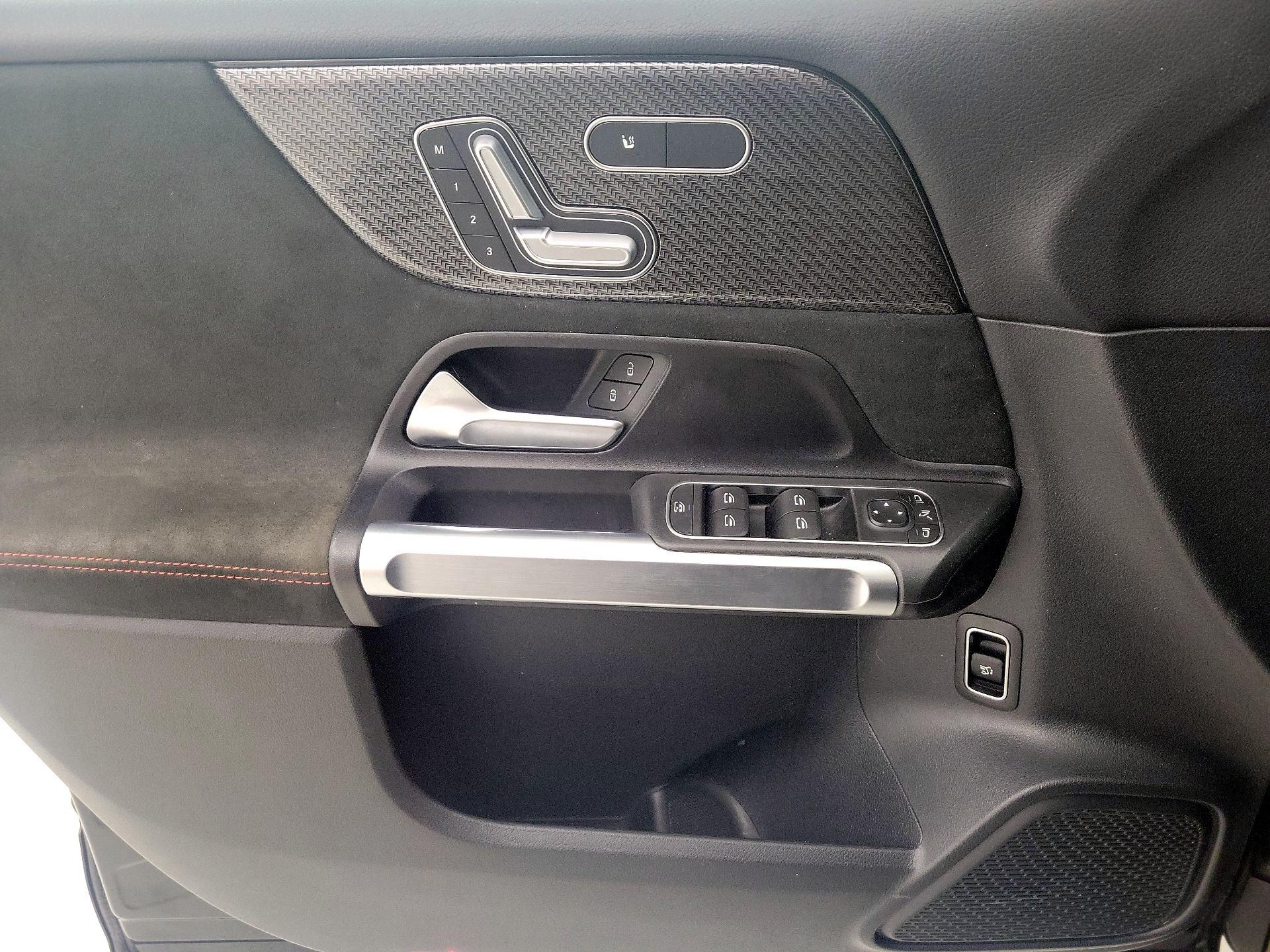 Thumbnail: 2023 Mercedes-Benz GLB - 12