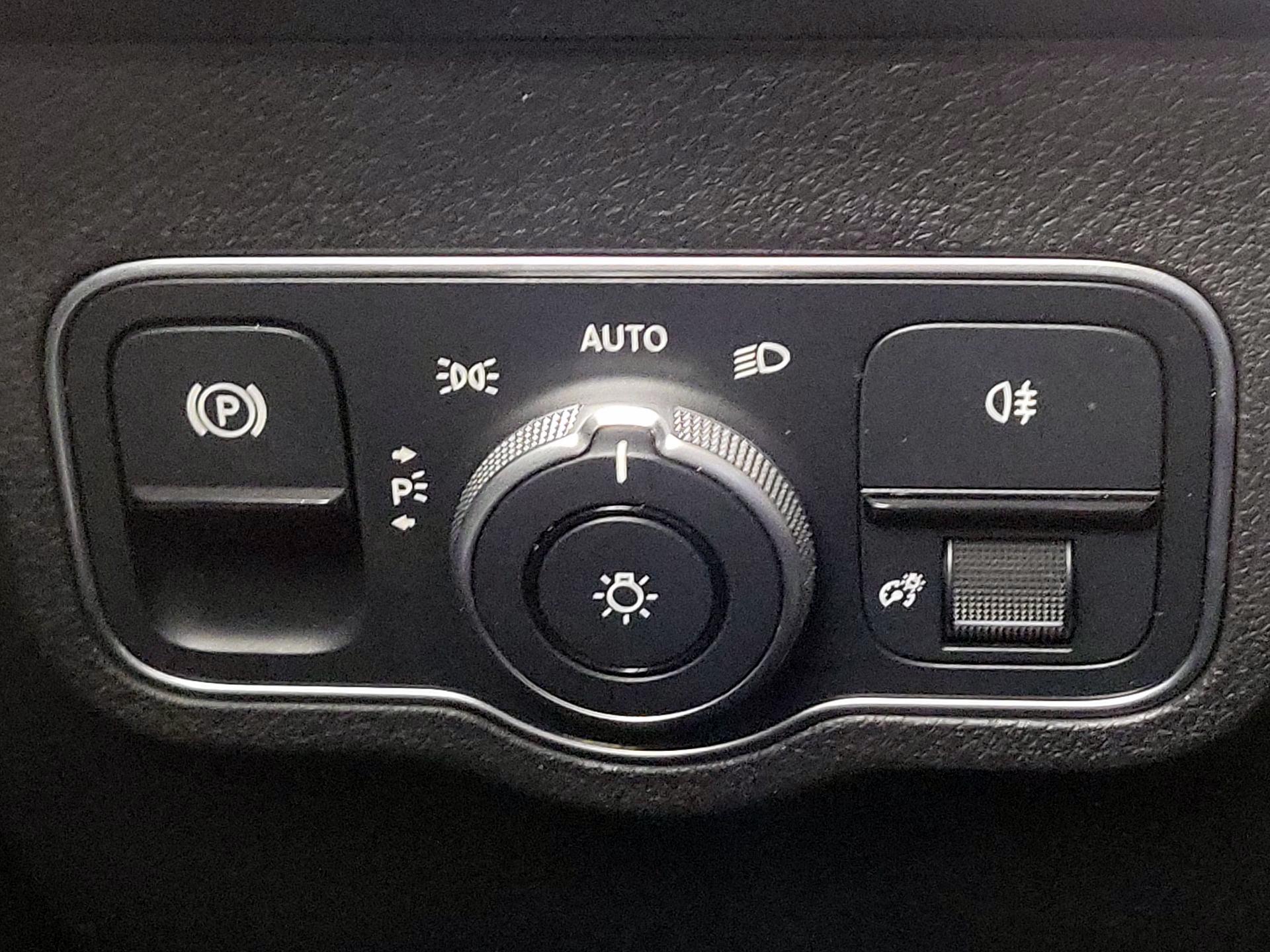 Thumbnail: 2023 Mercedes-Benz GLB - 13