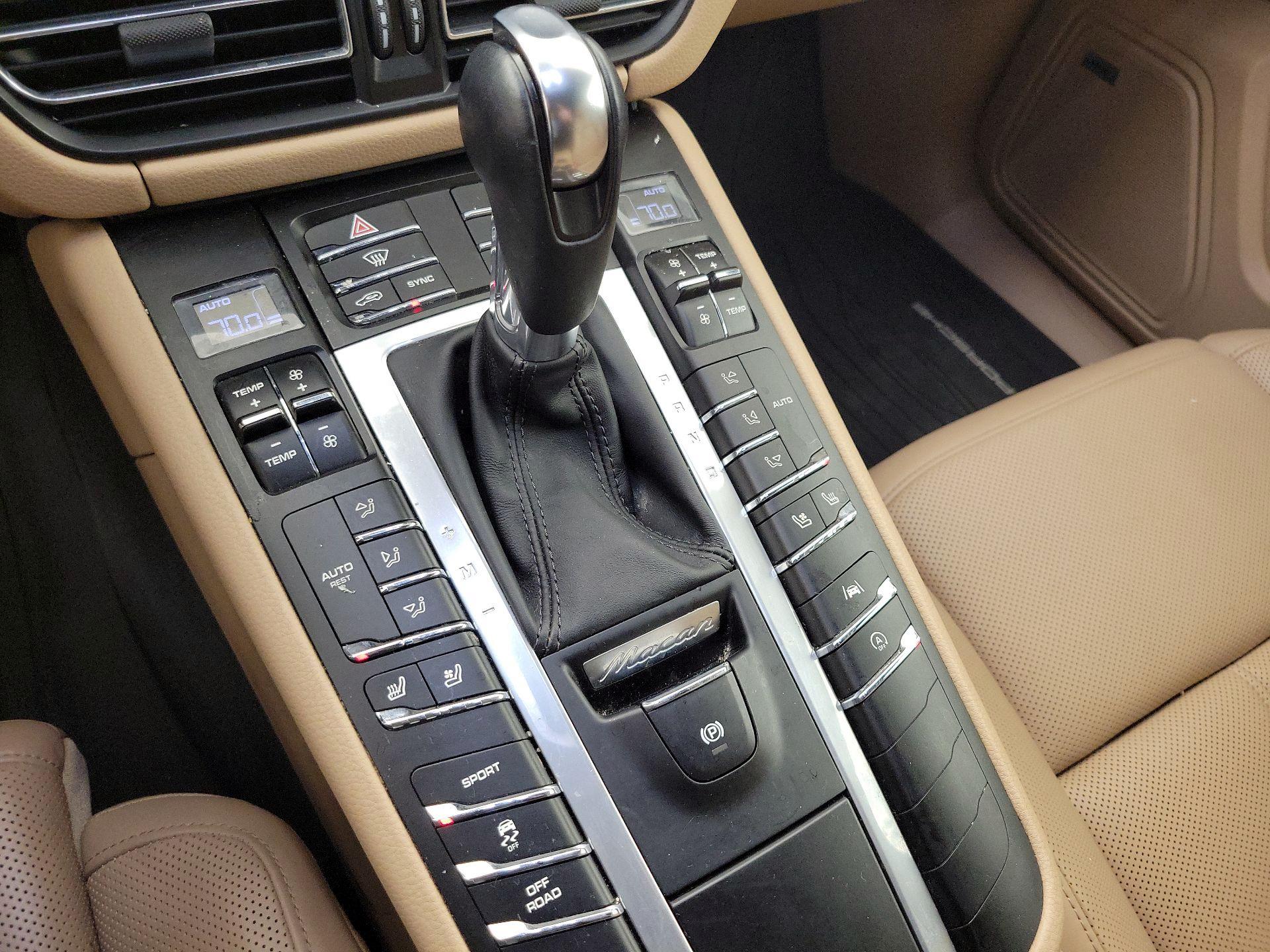 Thumbnail: 2021 Porsche Macan - 17