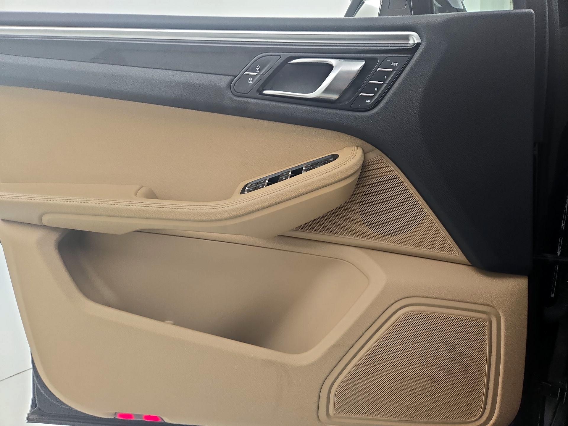 Thumbnail: 2023 Porsche Macan - 12