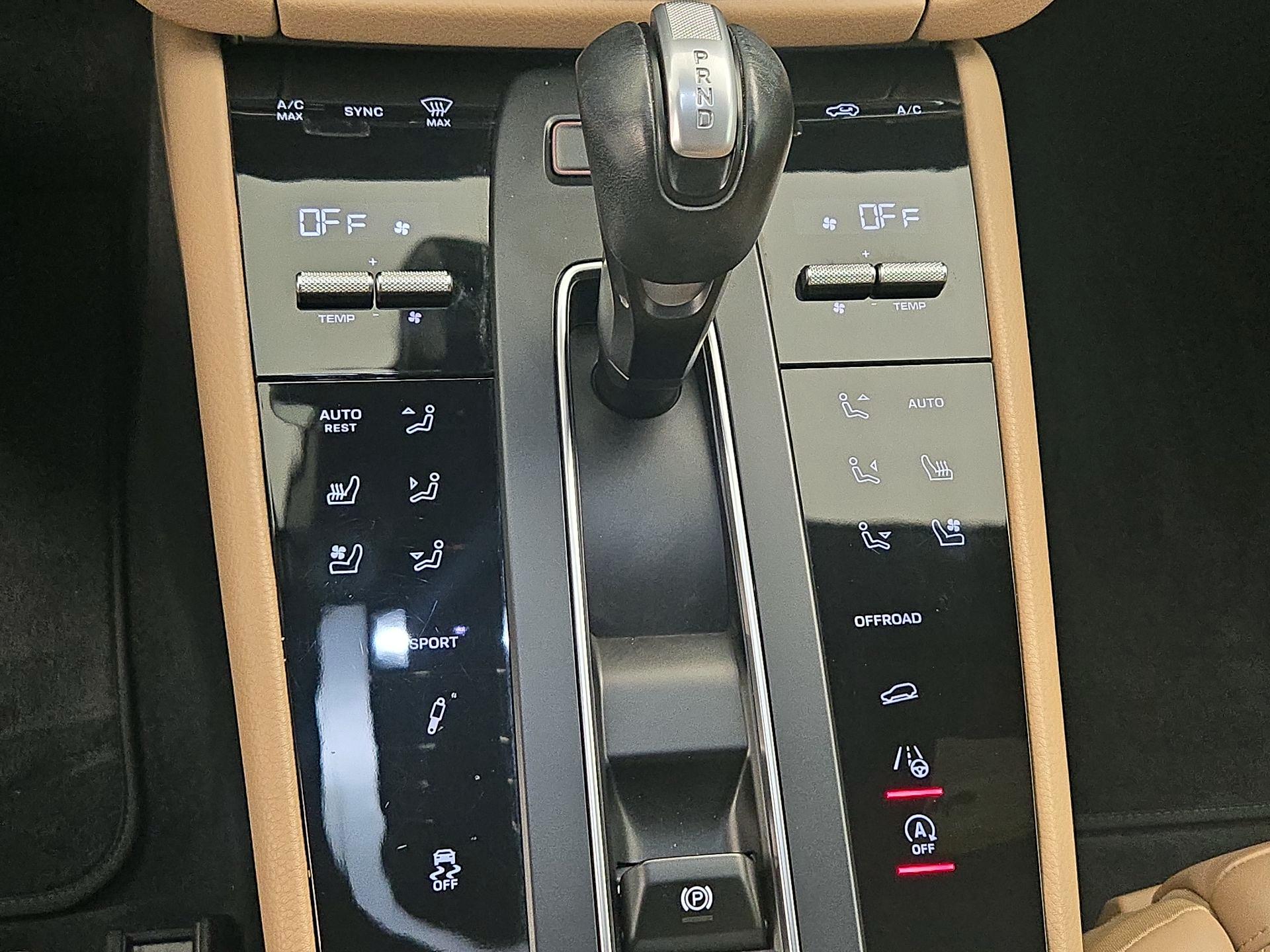 Thumbnail: 2023 Porsche Macan - 17