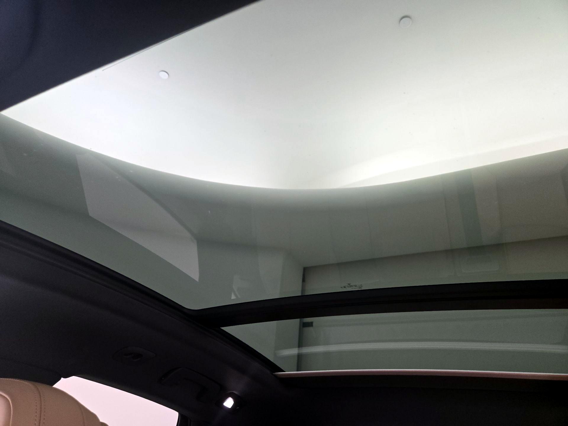 Thumbnail: 2023 Porsche Macan - 20