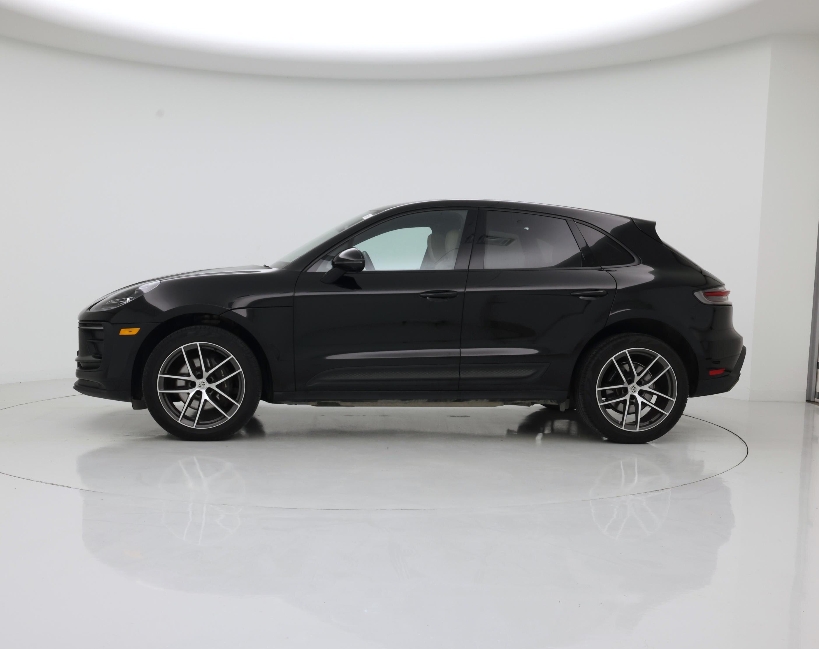 Thumbnail: 2023 Porsche Macan - 3