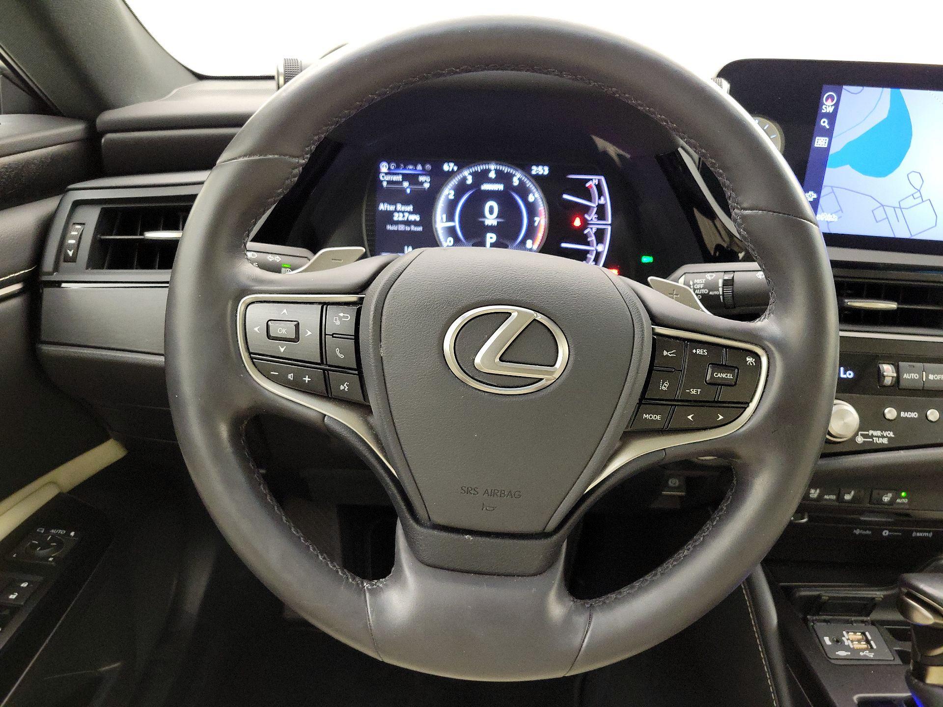 Thumbnail: 2022 Lexus ES - 10