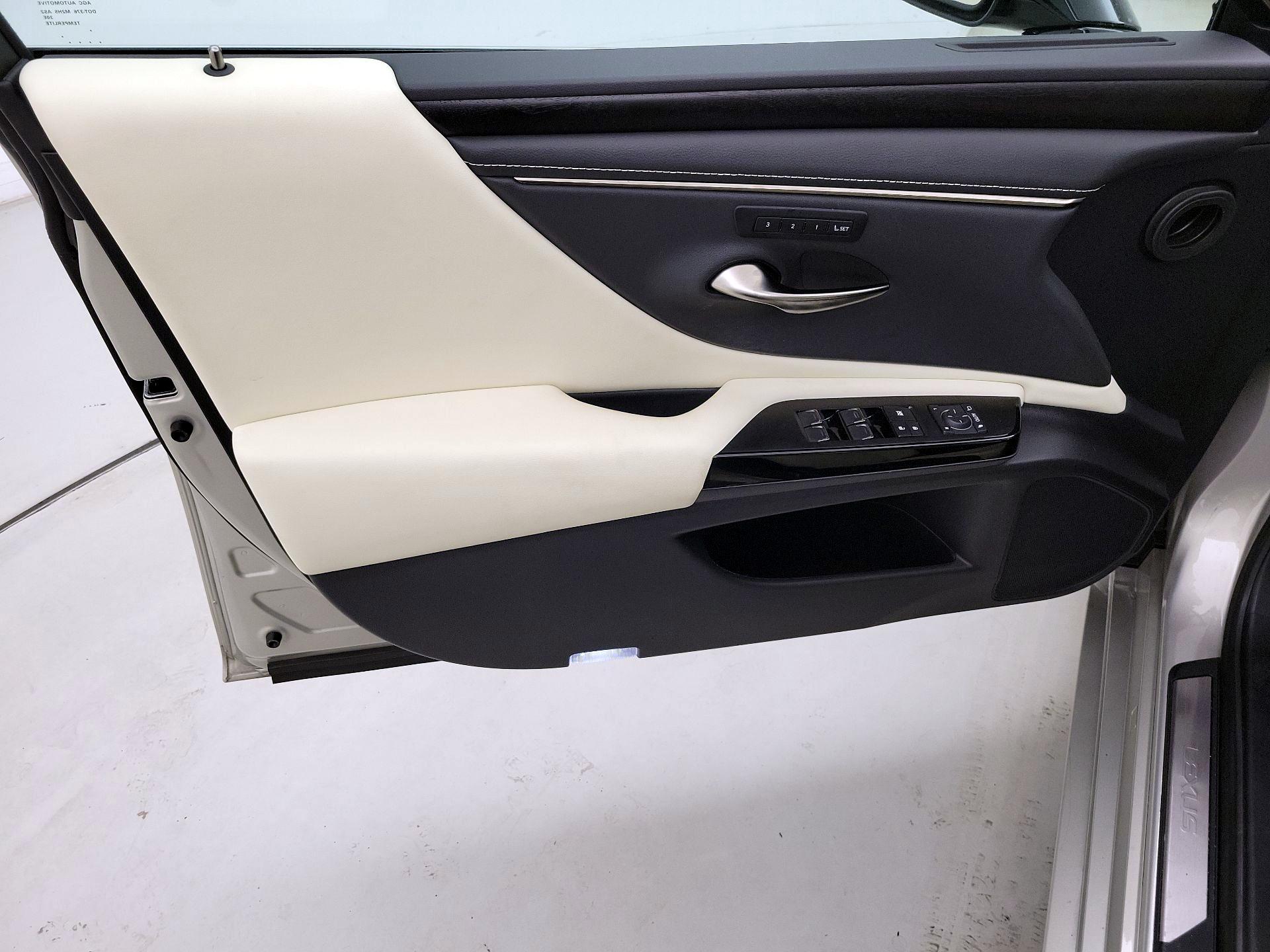 Thumbnail: 2022 Lexus ES - 12