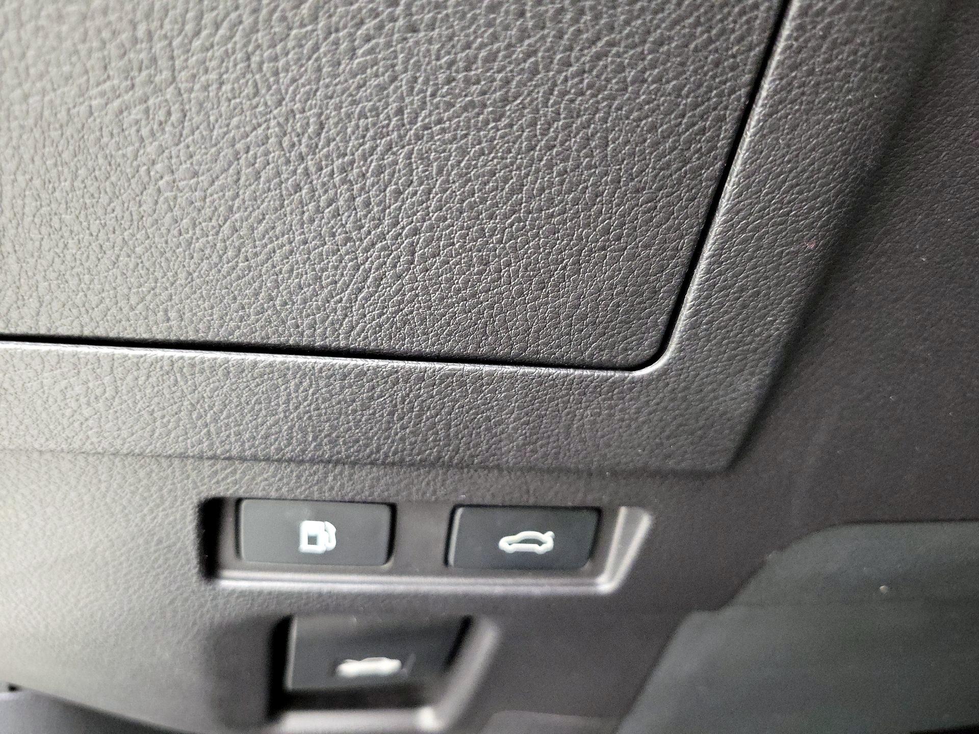 Thumbnail: 2022 Lexus ES - 13