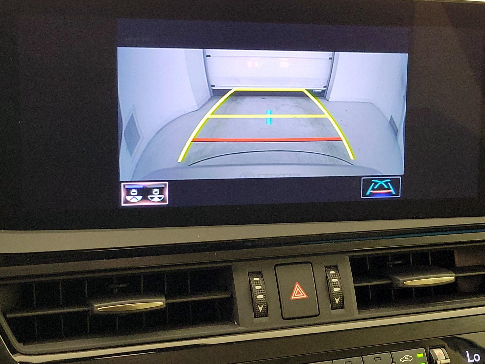 Thumbnail: 2022 Lexus ES - 15