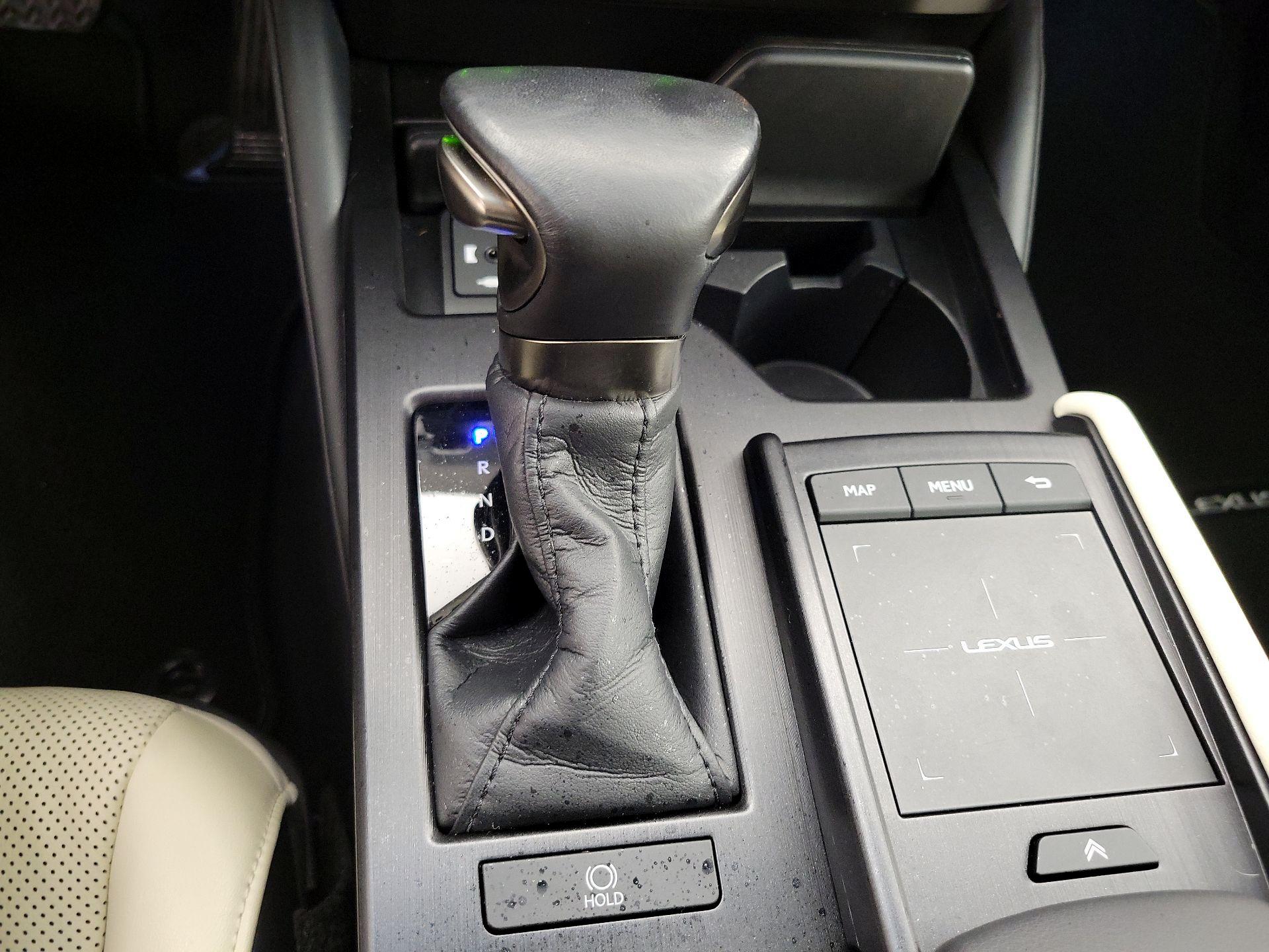 Thumbnail: 2022 Lexus ES - 18