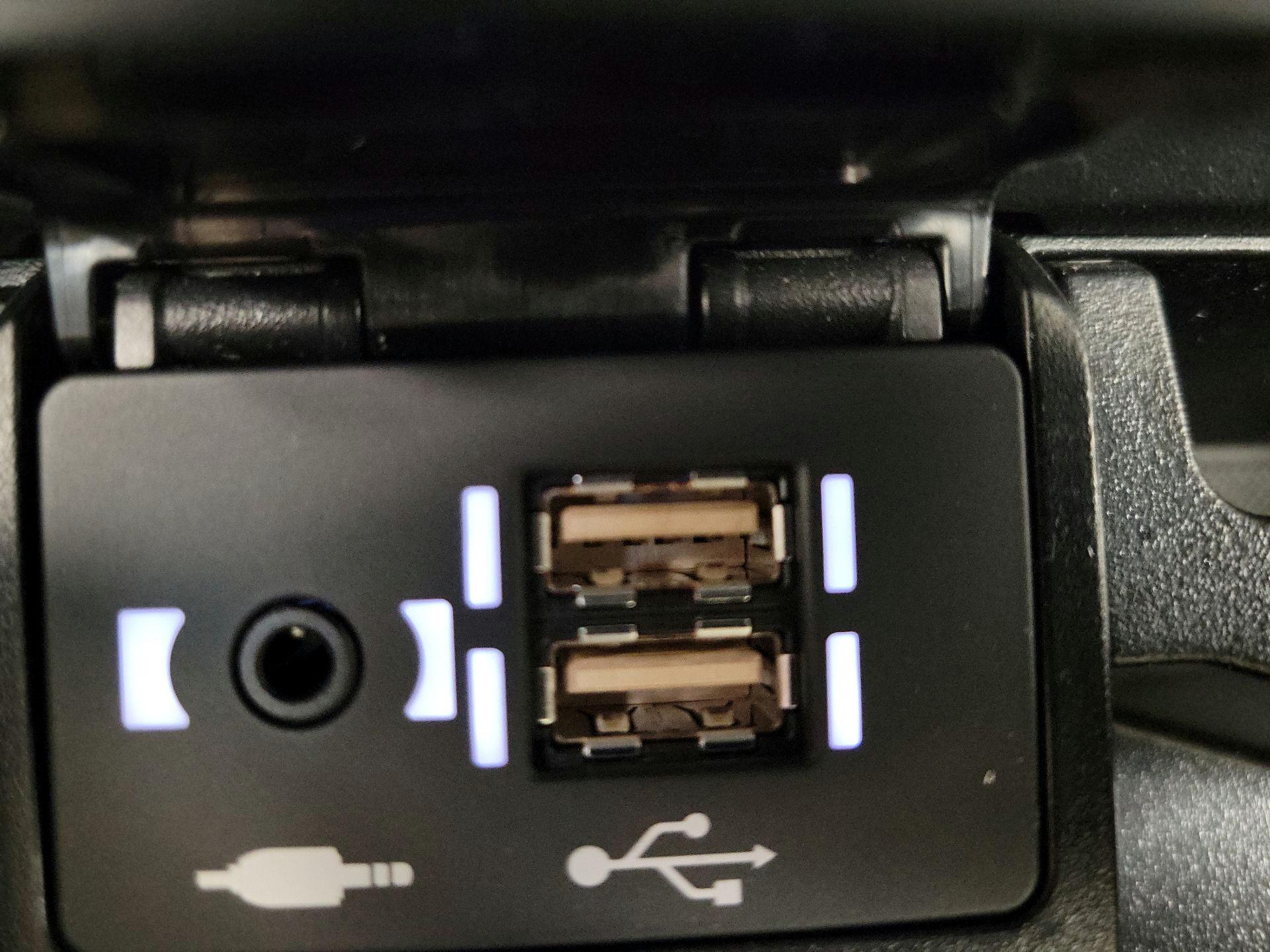 Thumbnail: 2022 Lexus ES - 19