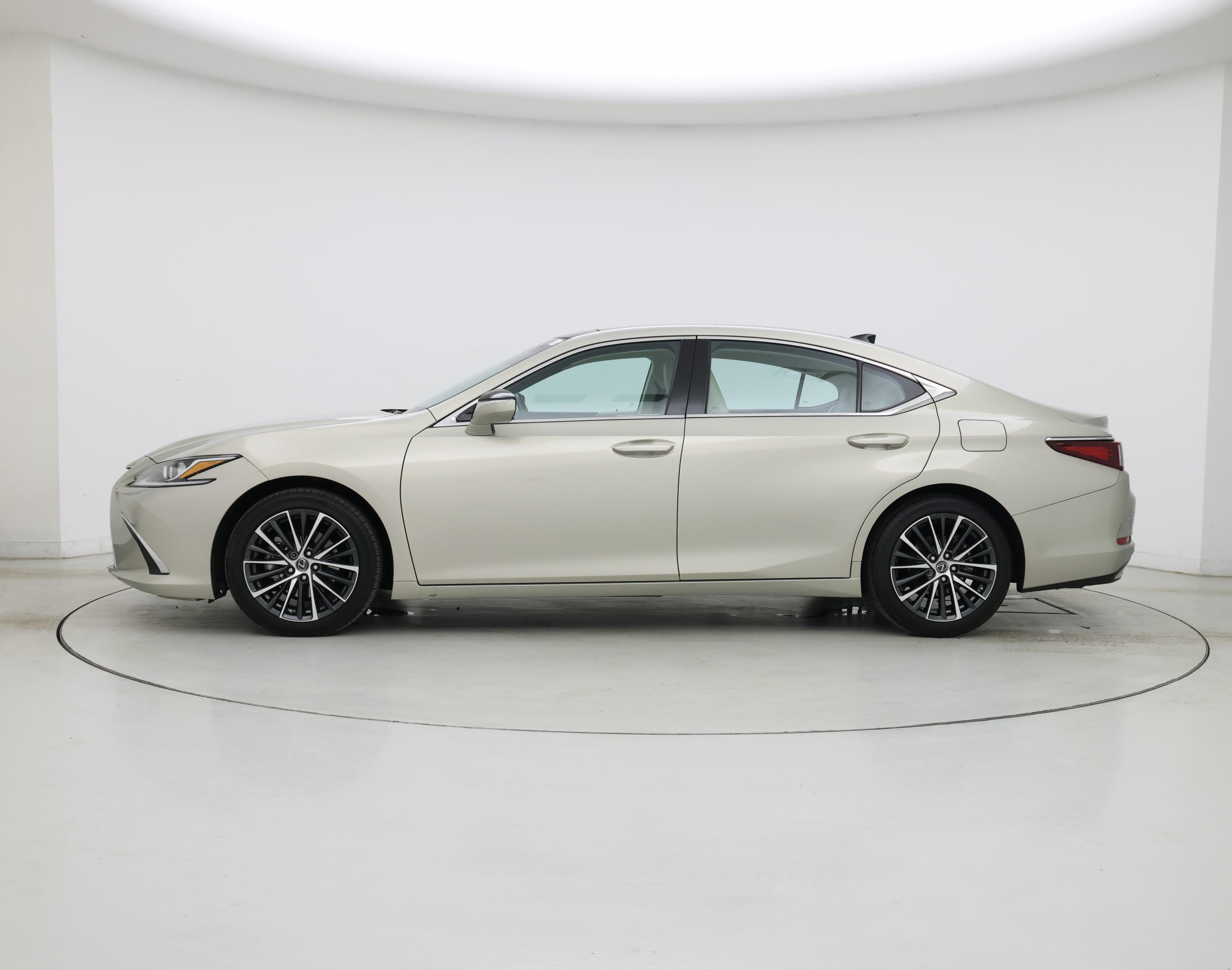 Thumbnail: 2022 Lexus ES - 3