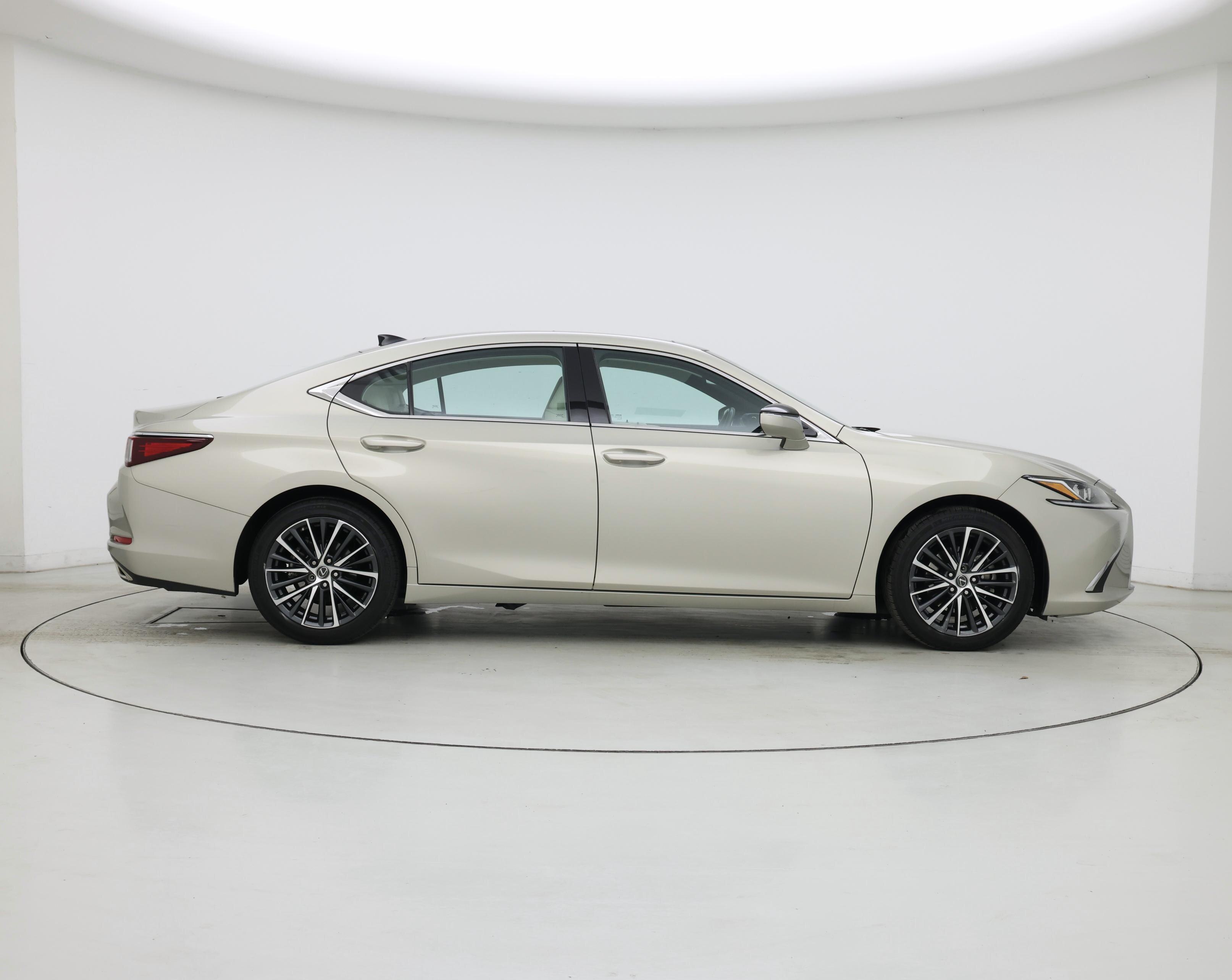 Thumbnail: 2022 Lexus ES - 7