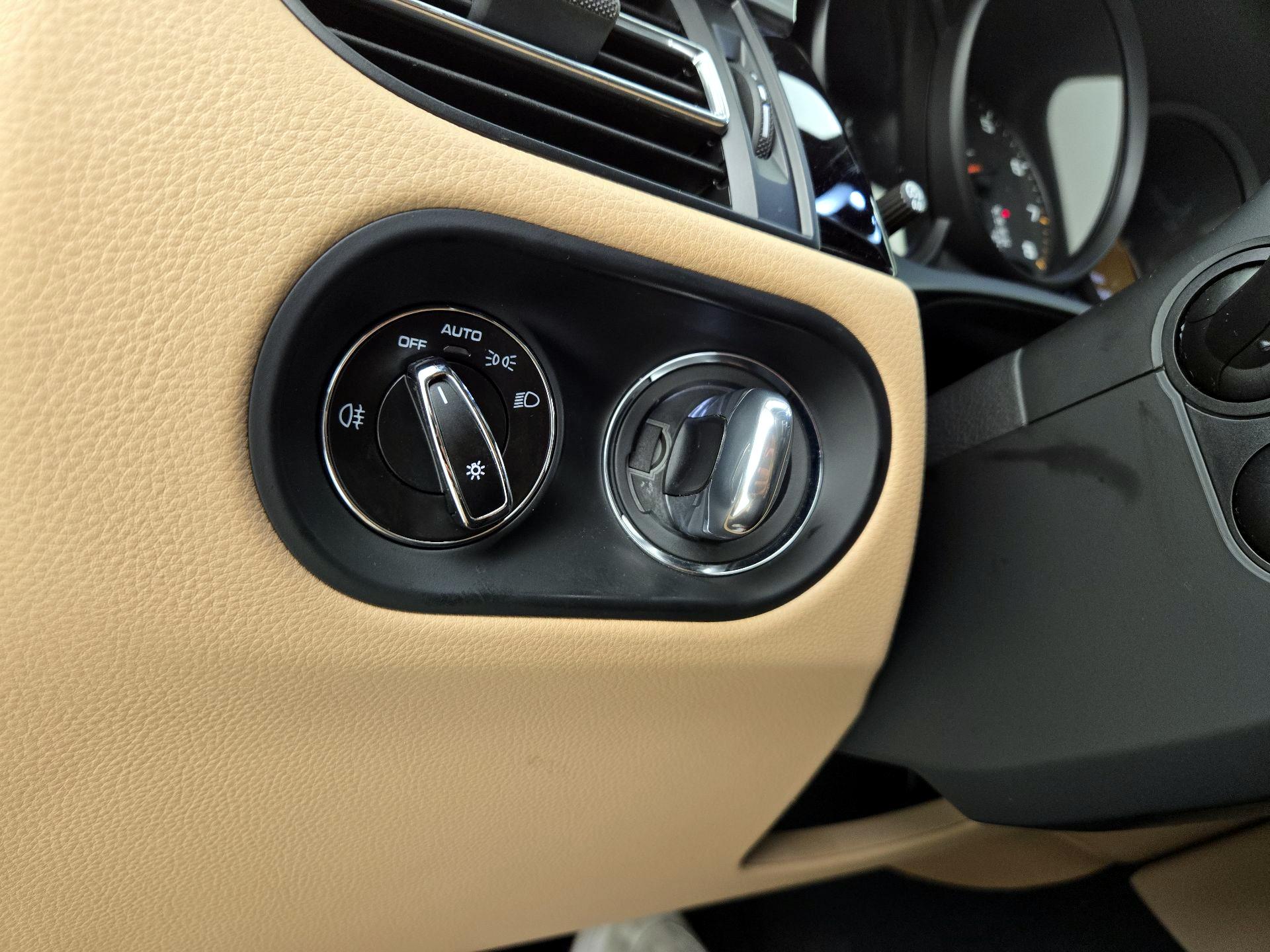 Thumbnail: 2021 Porsche Macan - 13