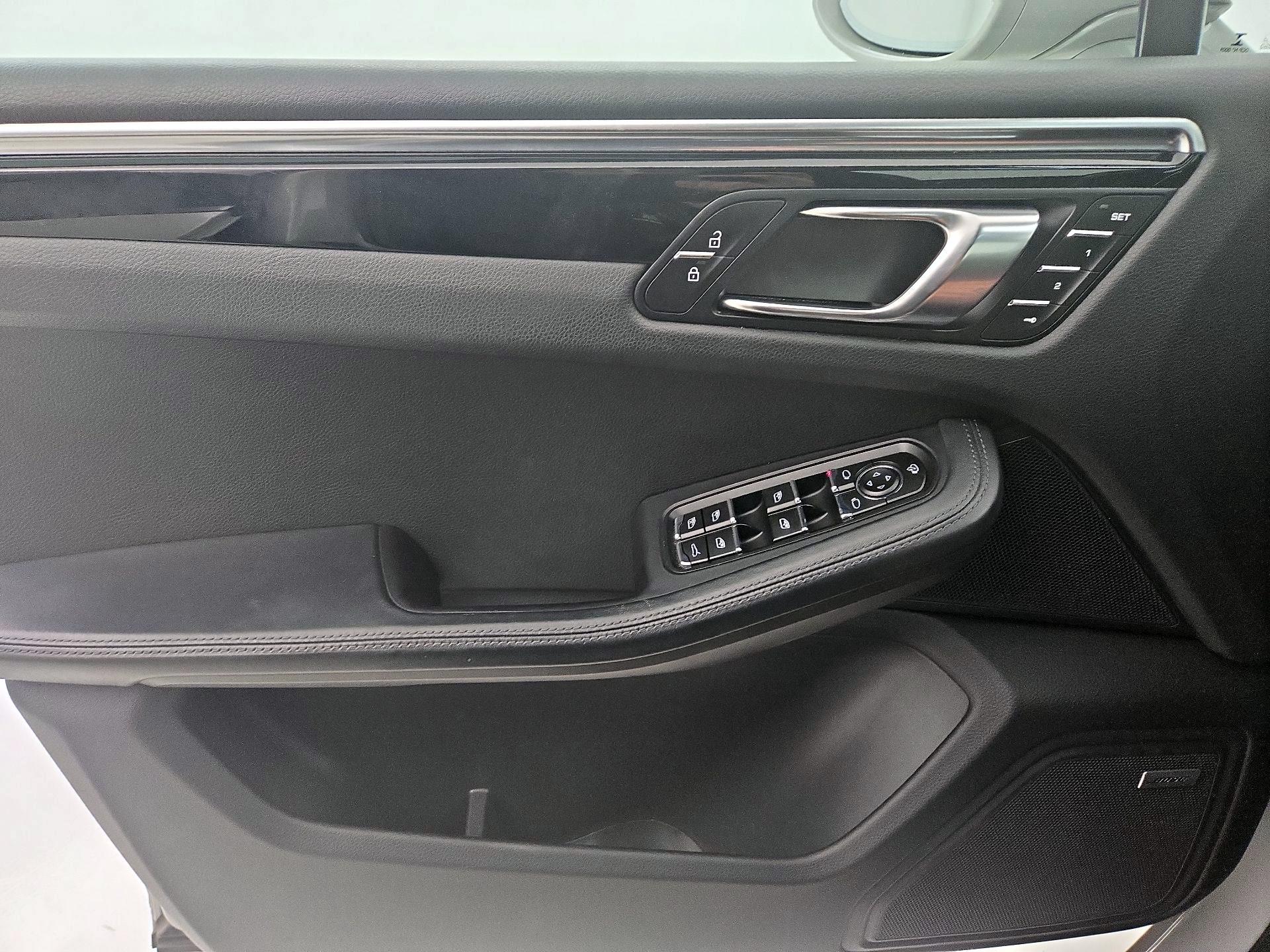 Thumbnail: 2022 Porsche Macan - 12