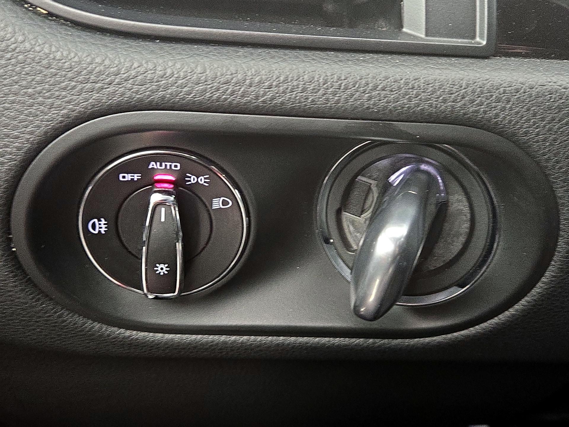 Thumbnail: 2022 Porsche Macan - 13