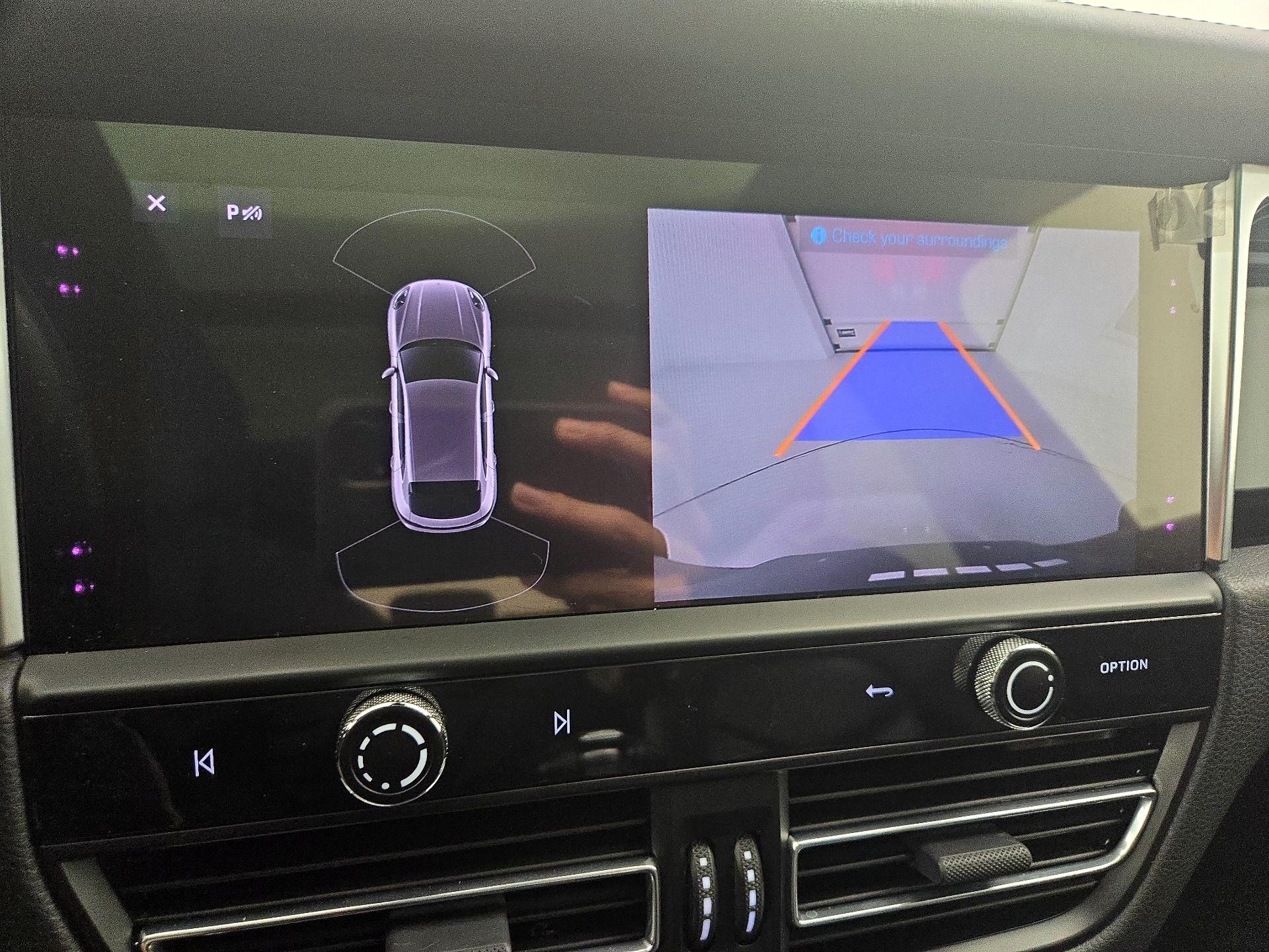 Thumbnail: 2022 Porsche Macan - 15