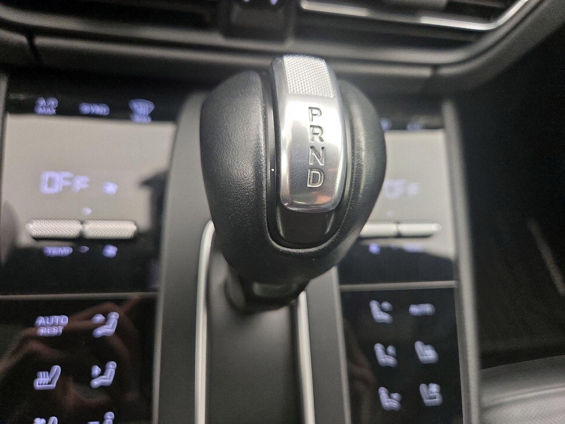 Thumbnail: 2022 Porsche Macan - 18