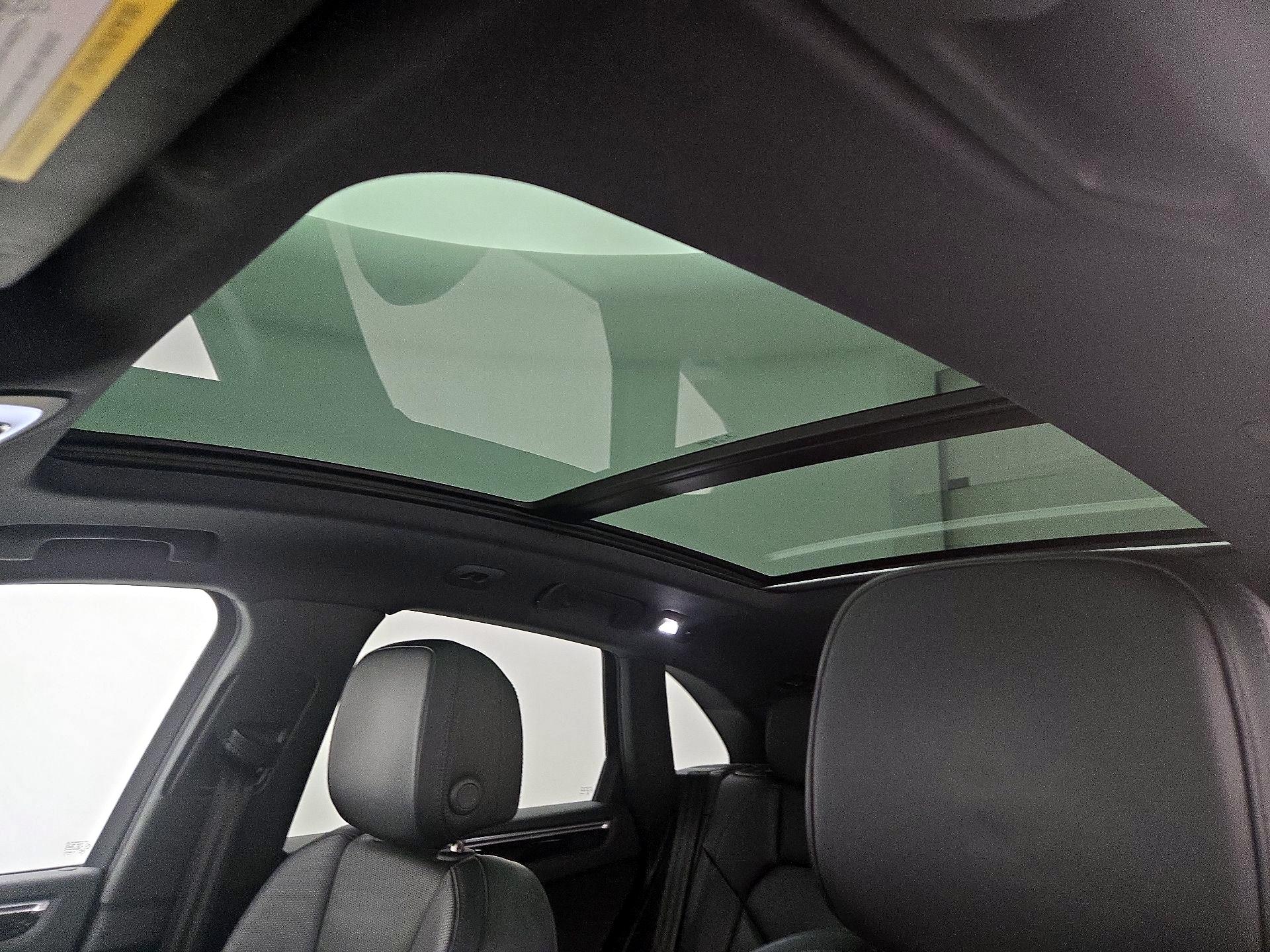 Thumbnail: 2022 Porsche Macan - 20