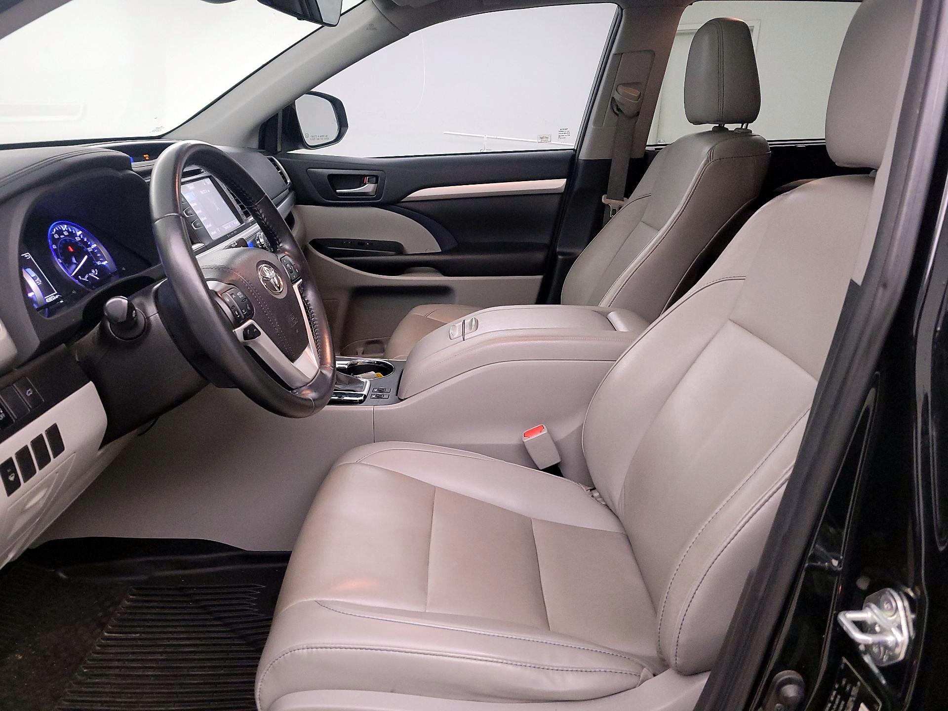 Thumbnail: 2019 Toyota Highlander - 11