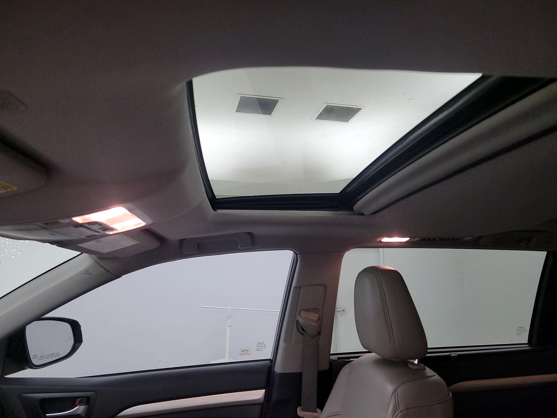 Thumbnail: 2019 Toyota Highlander - 19