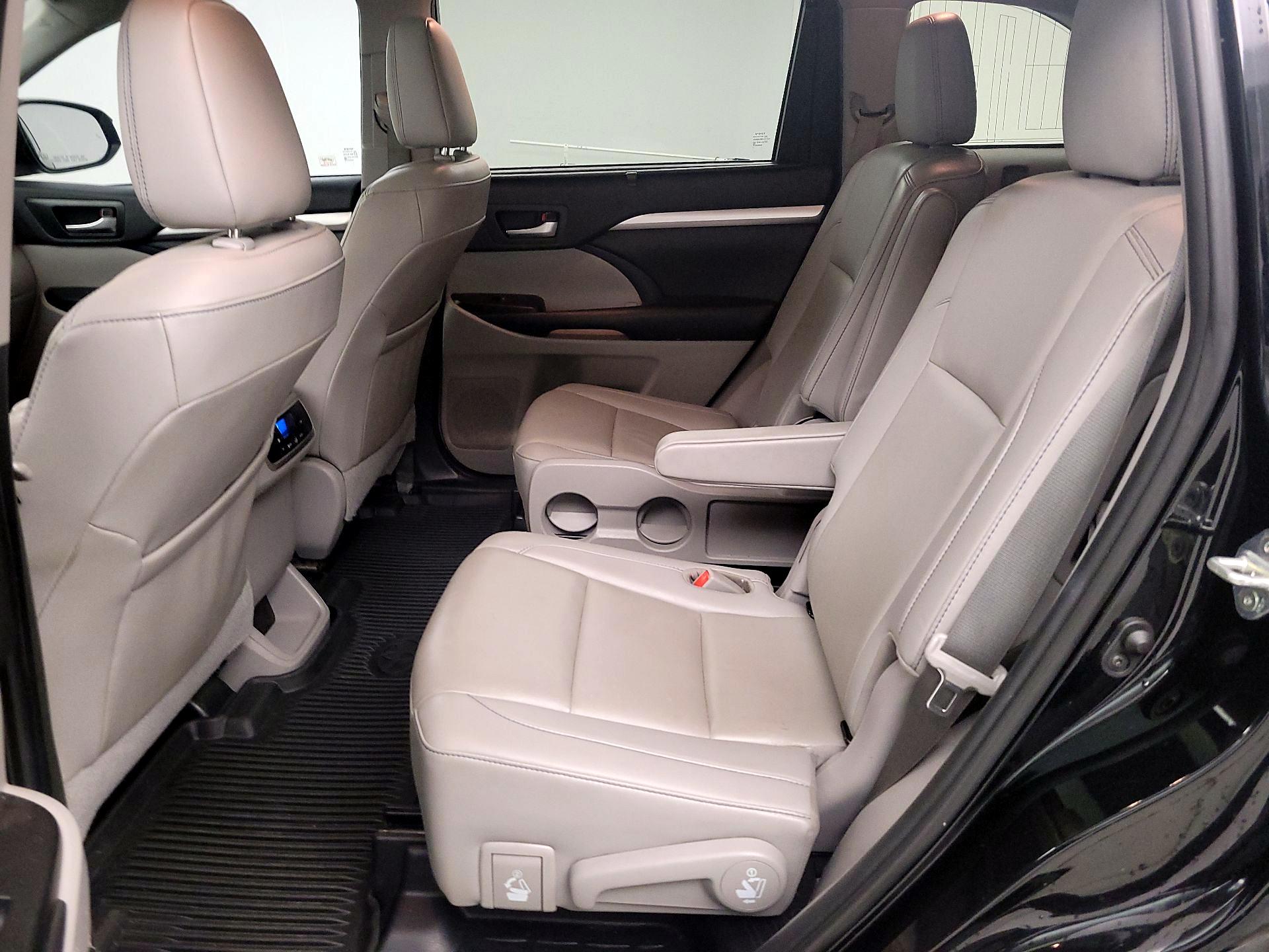 Thumbnail: 2019 Toyota Highlander - 20