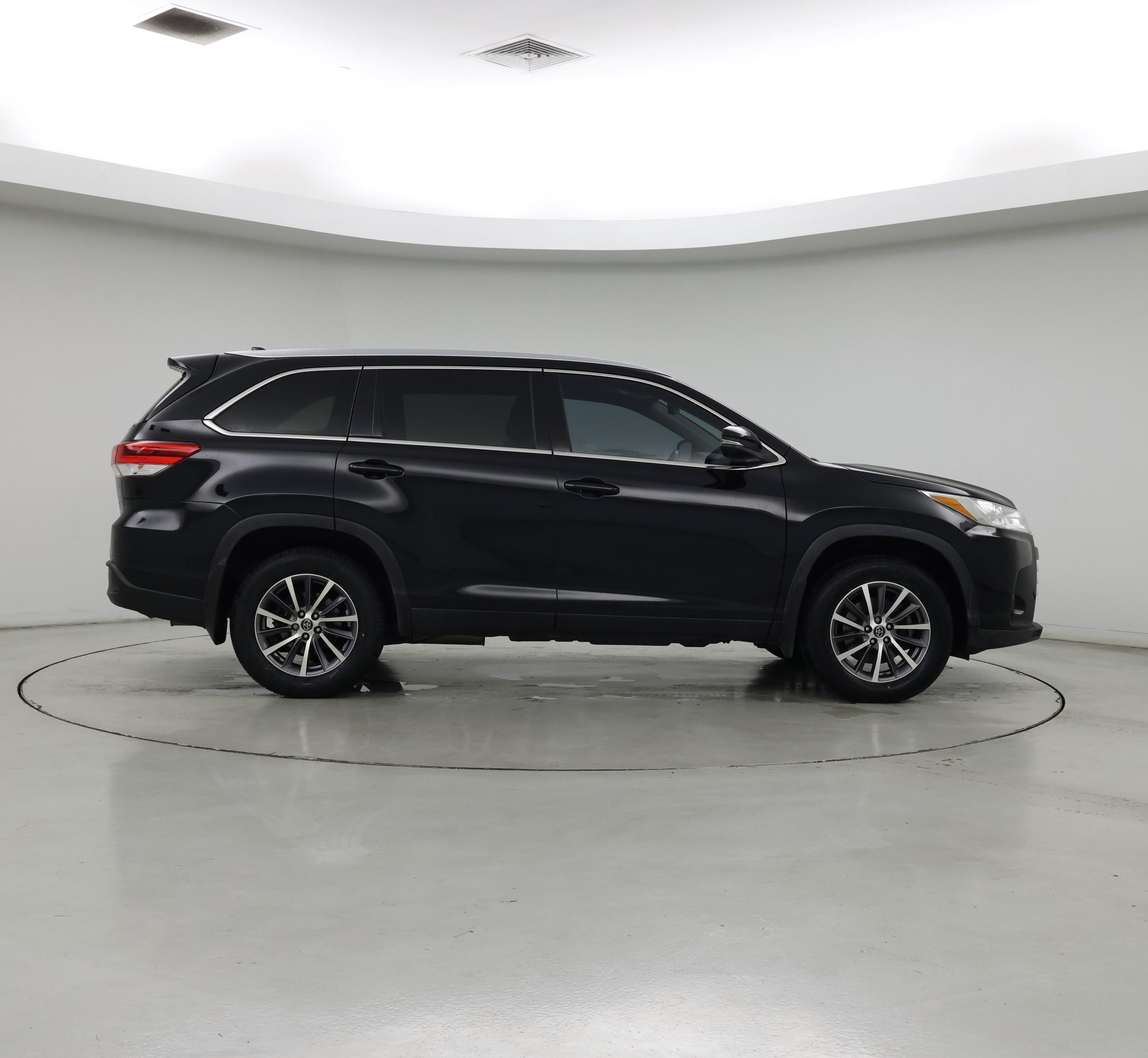 Thumbnail: 2019 Toyota Highlander - 7