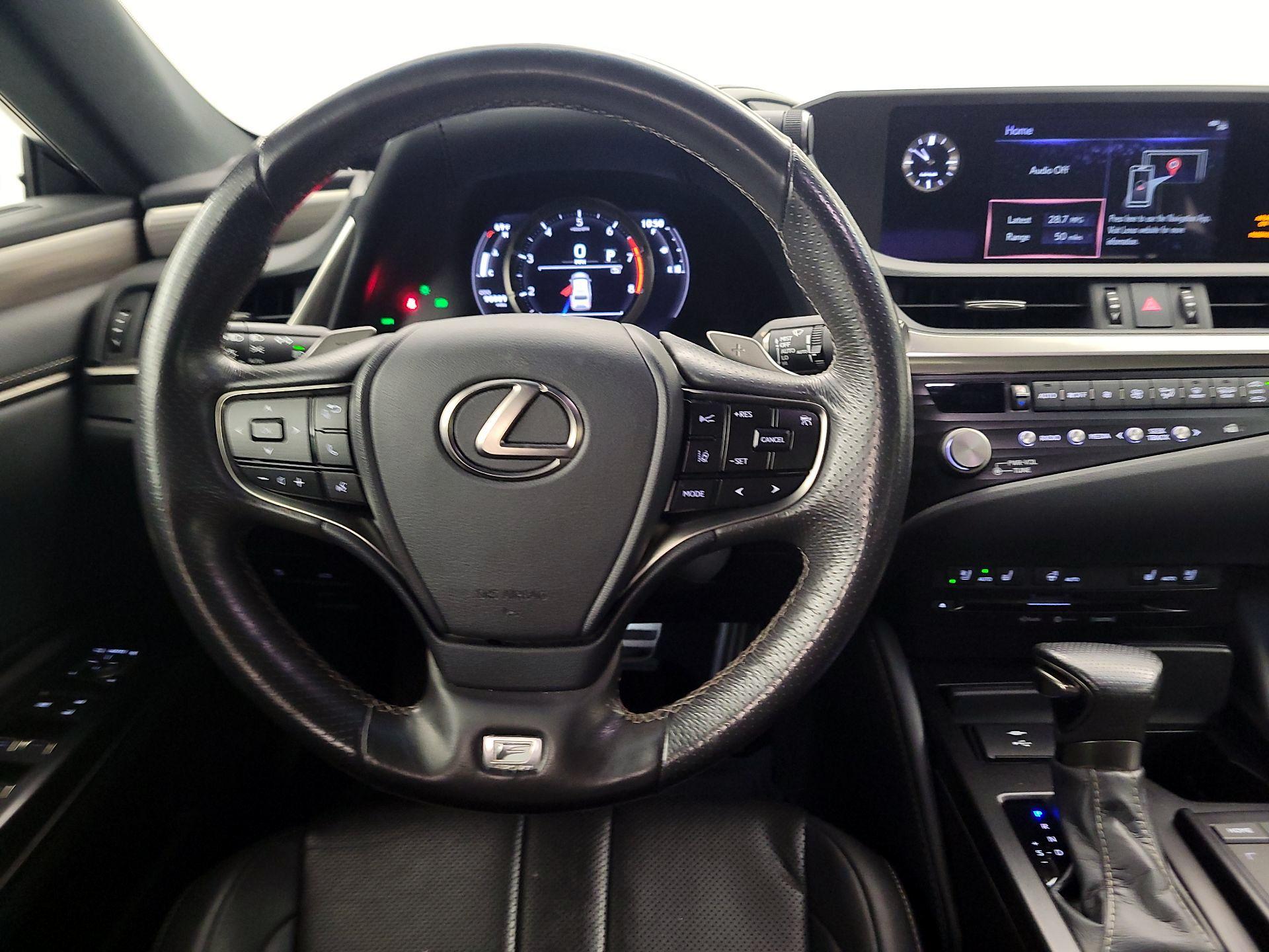 Thumbnail: 2021 Lexus ES - 10