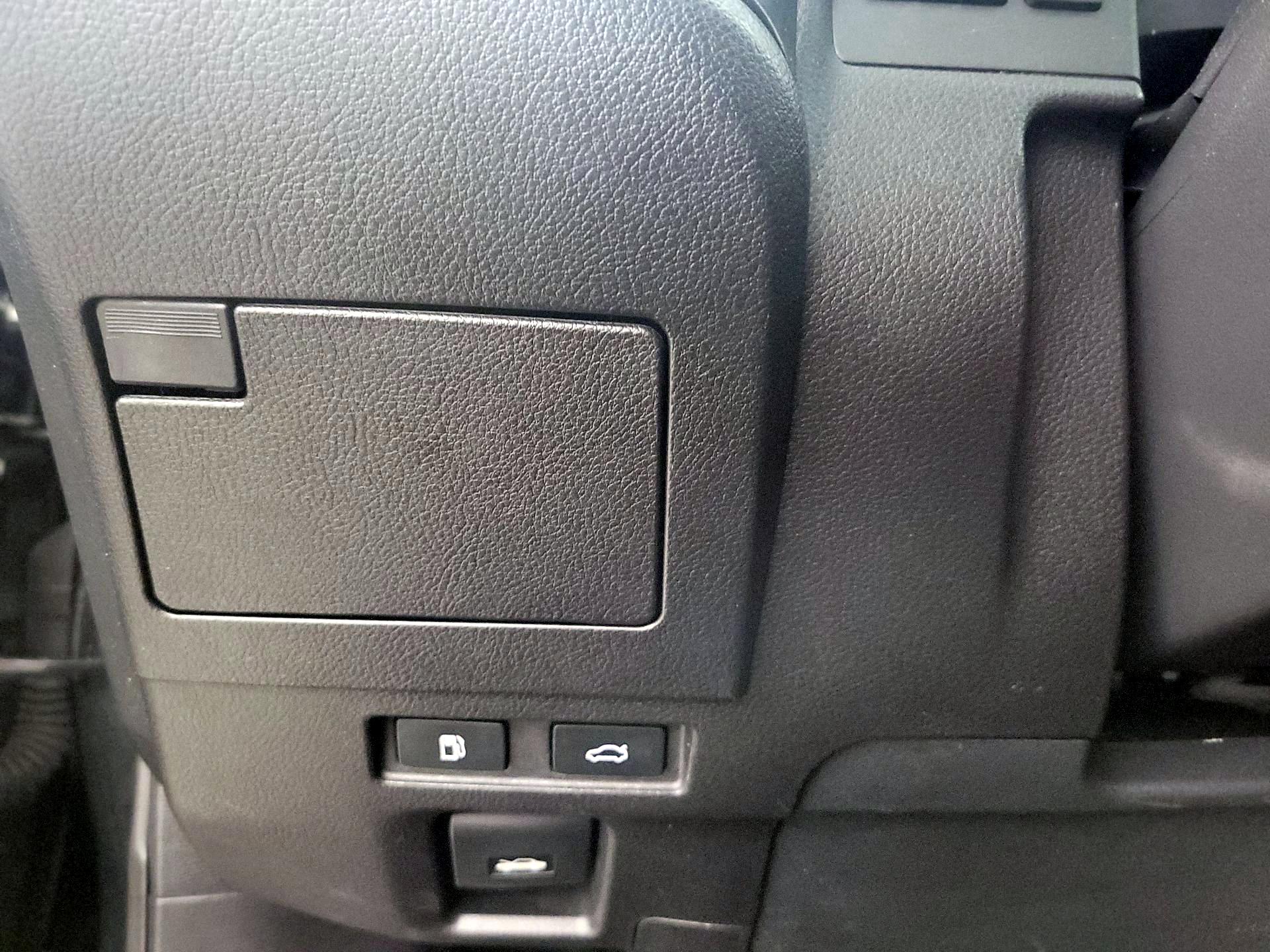 Thumbnail: 2021 Lexus ES - 13