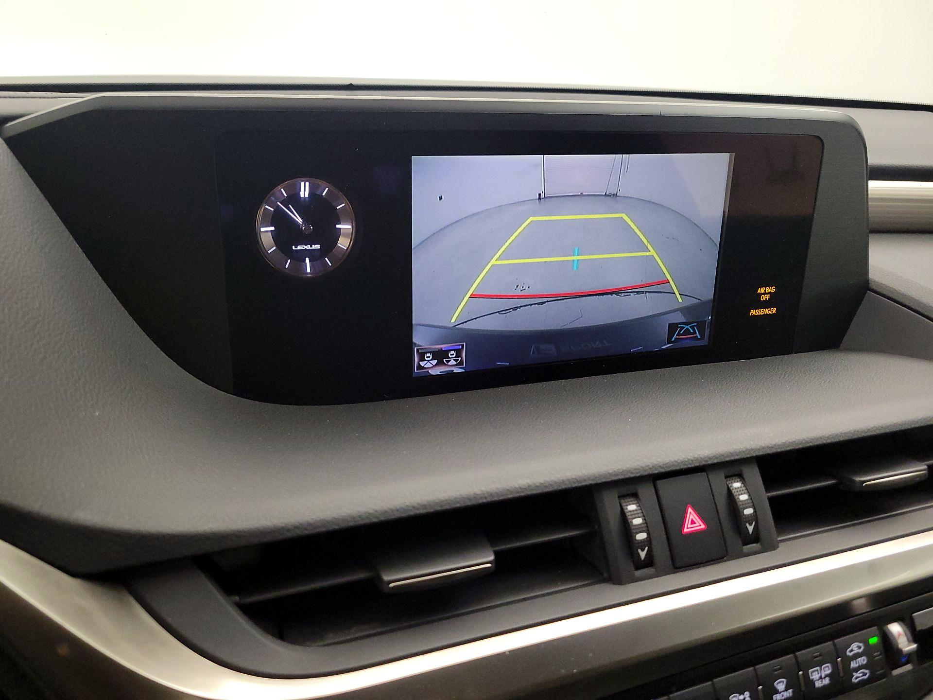 Thumbnail: 2021 Lexus ES - 14