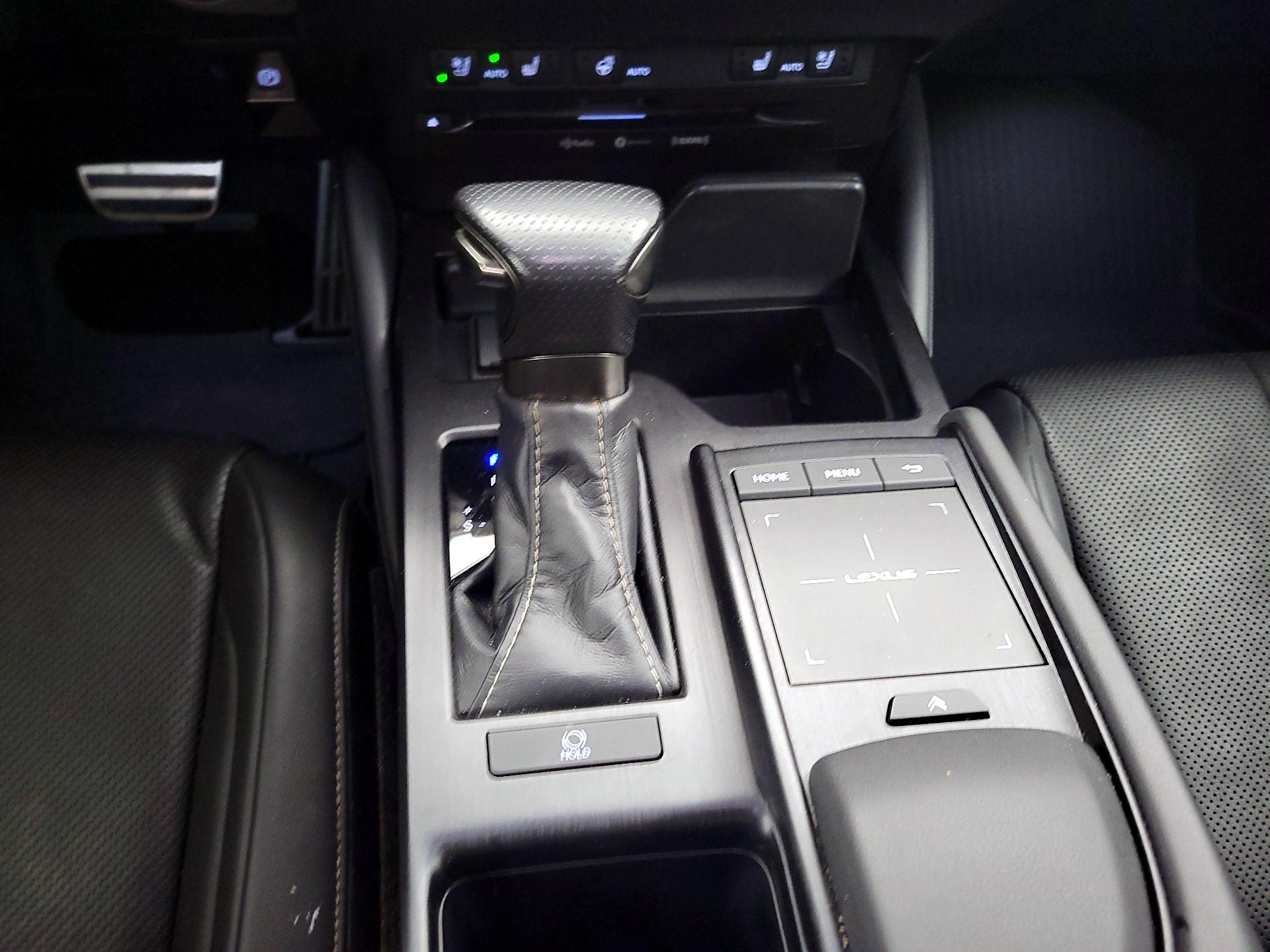 Thumbnail: 2021 Lexus ES - 17