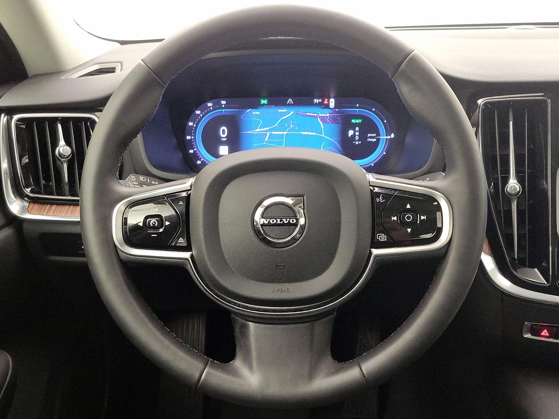 Thumbnail: 2024 Volvo S60 - 10