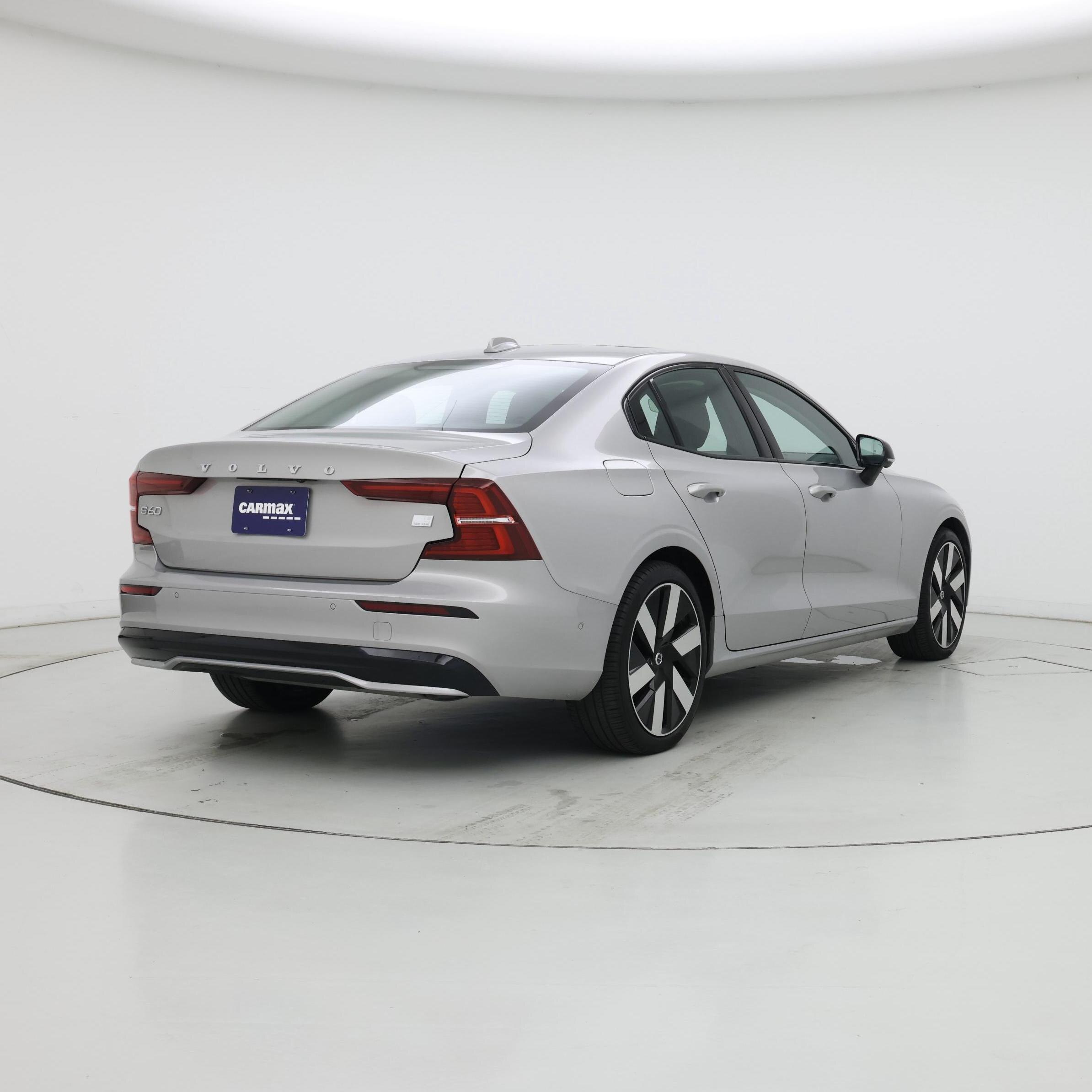 Thumbnail: 2024 Volvo S60 - 8