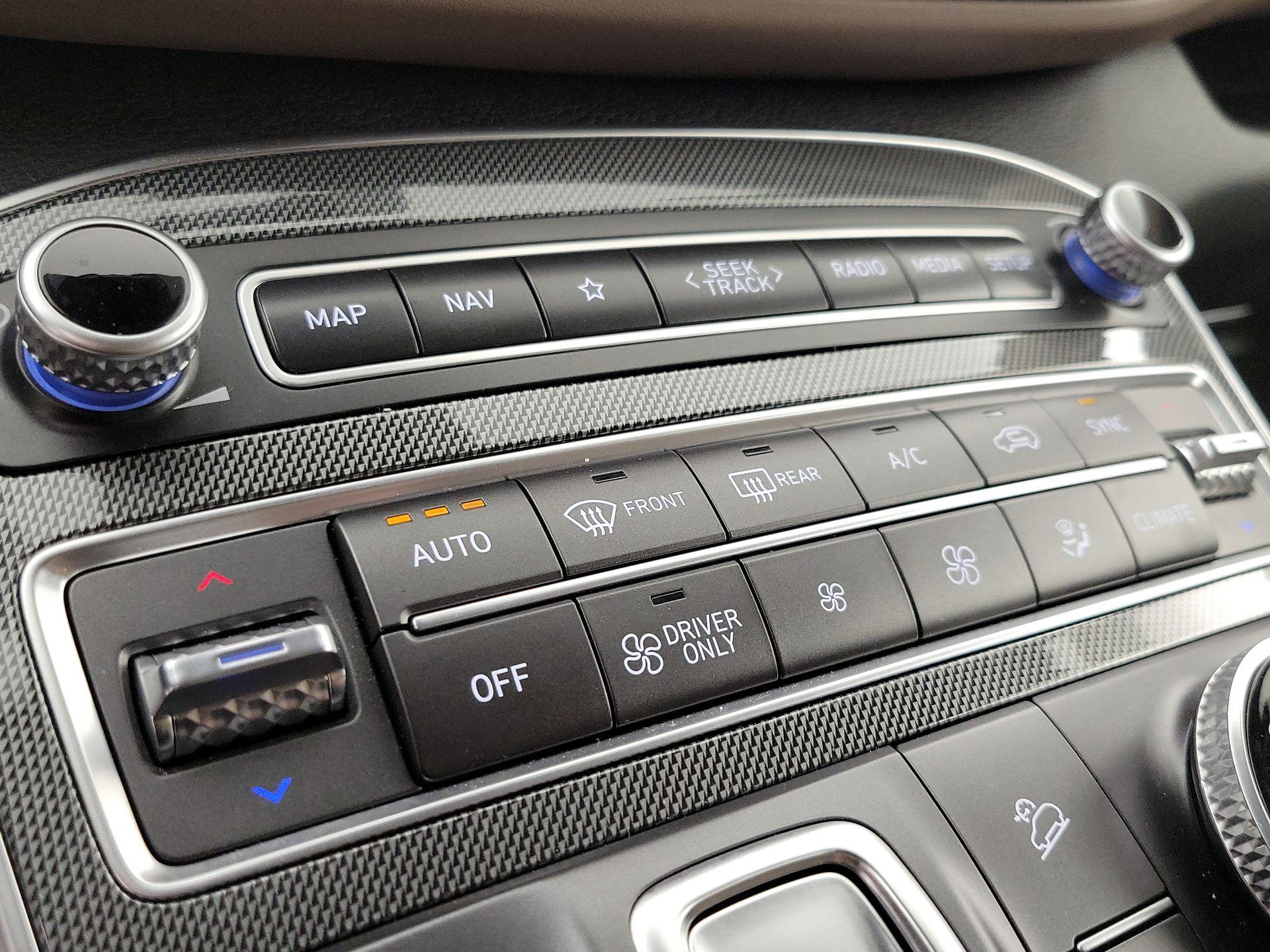 Thumbnail: 2023 Hyundai Santa Fe - 17