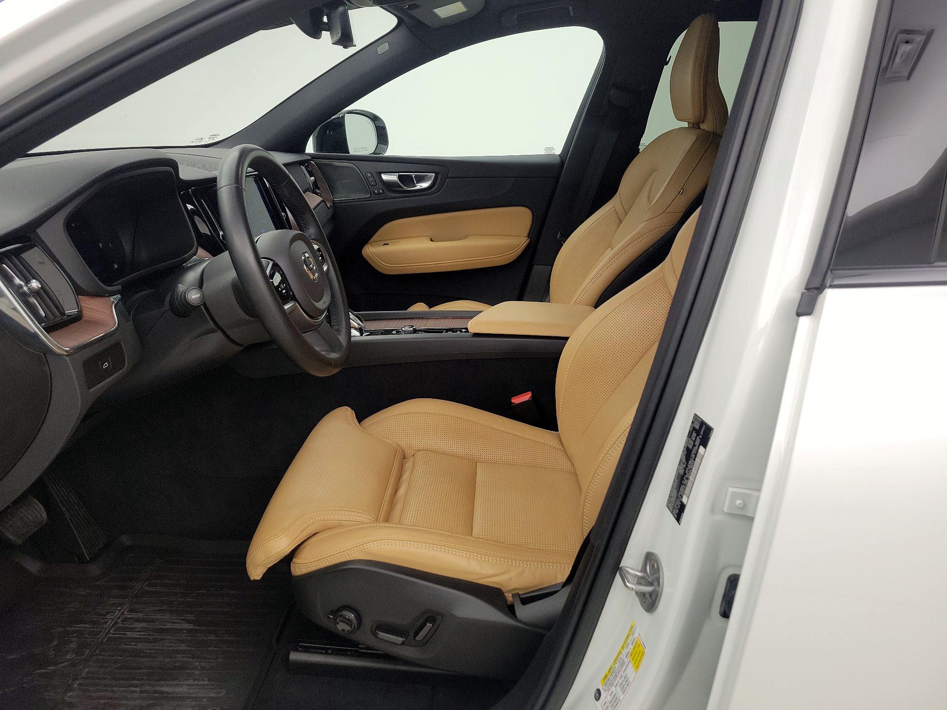 Thumbnail: 2023 Volvo XC60 - 11