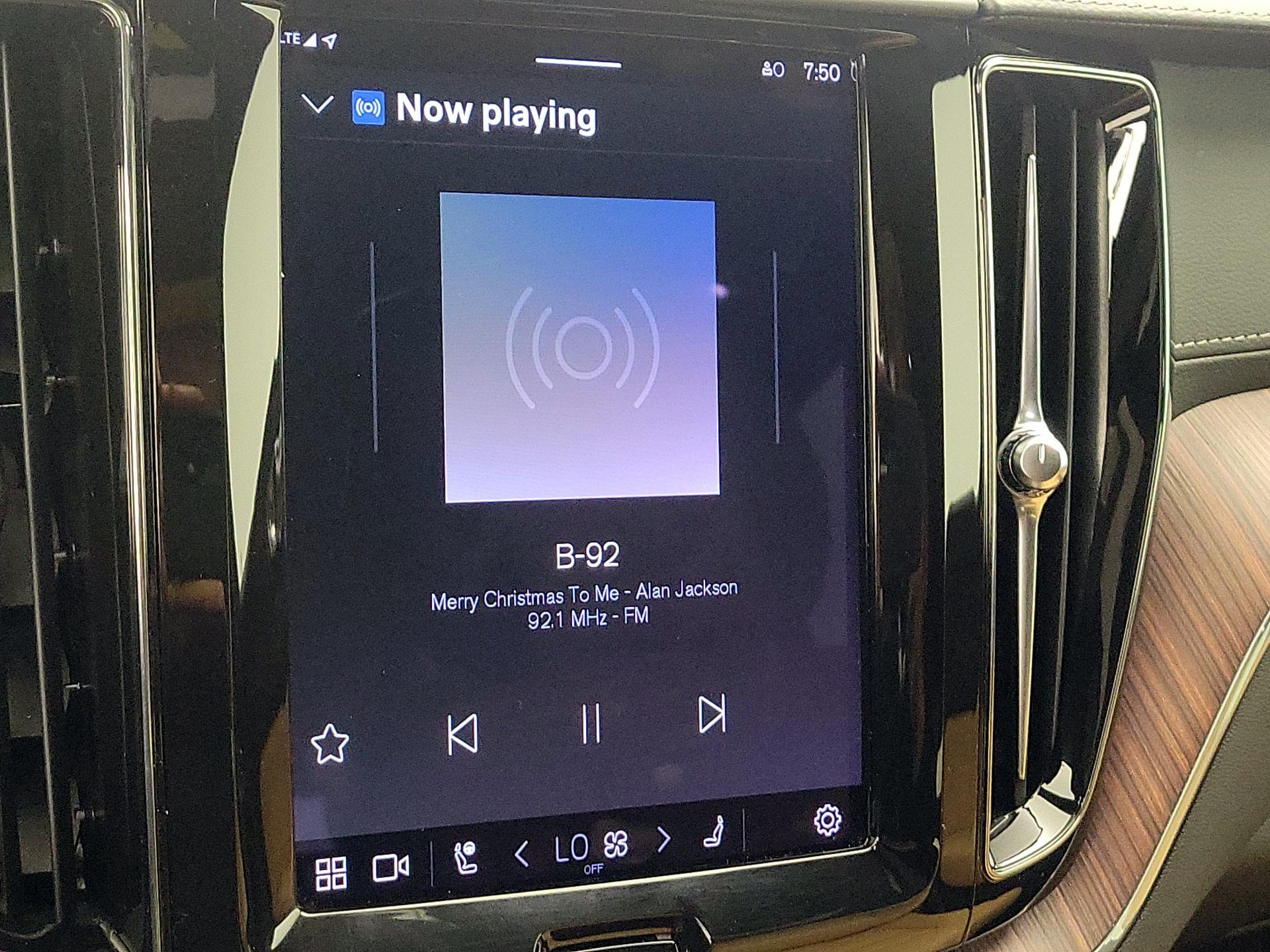 Thumbnail: 2023 Volvo XC60 - 16