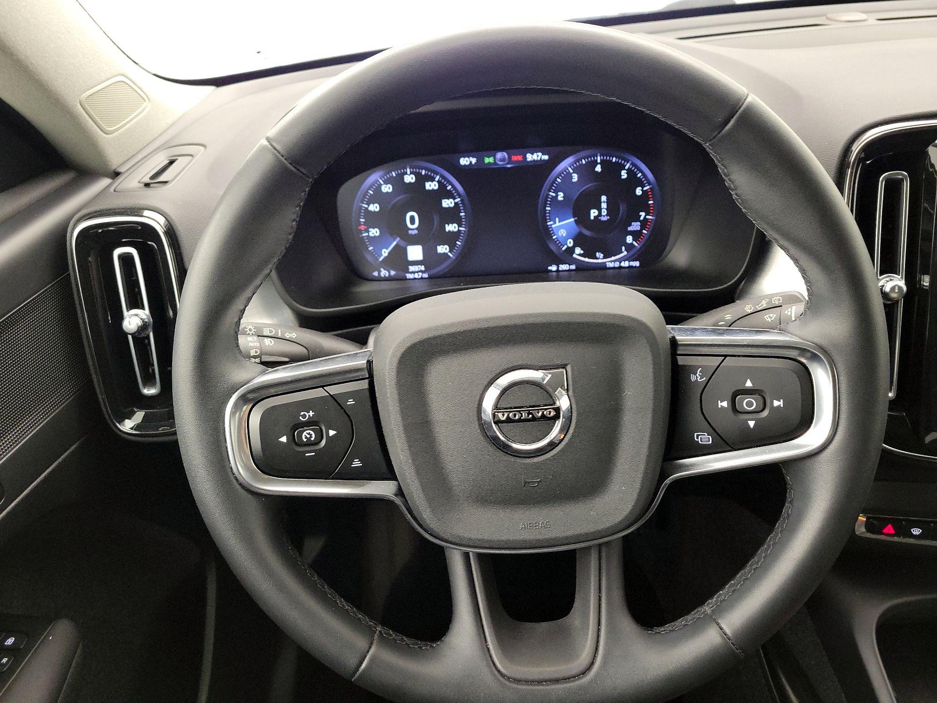 Thumbnail: 2022 Volvo XC40 - 10