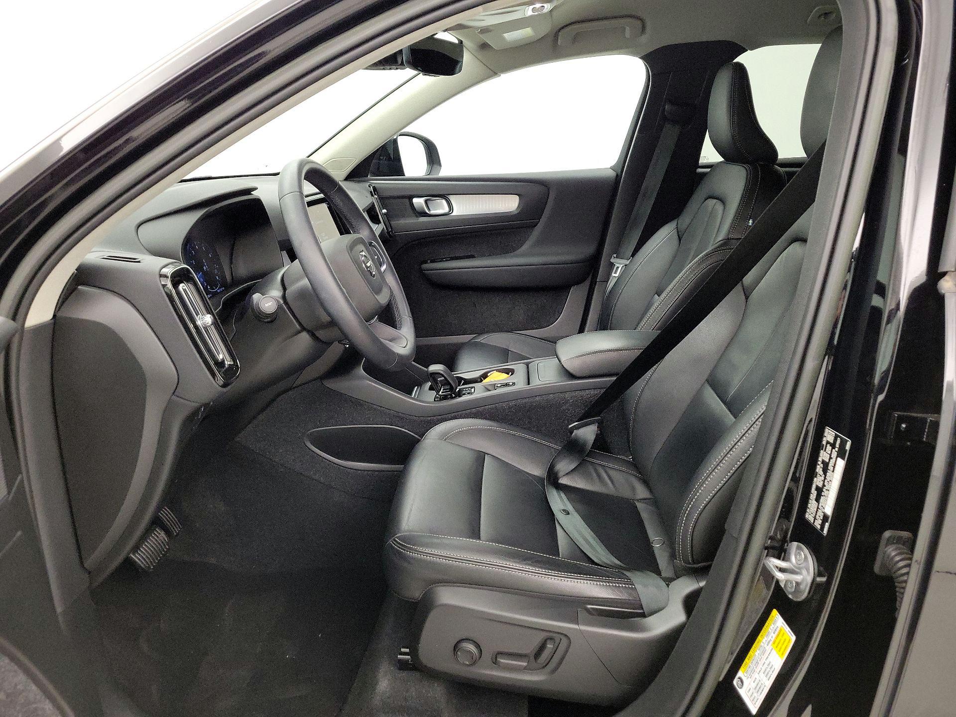 Thumbnail: 2022 Volvo XC40 - 11