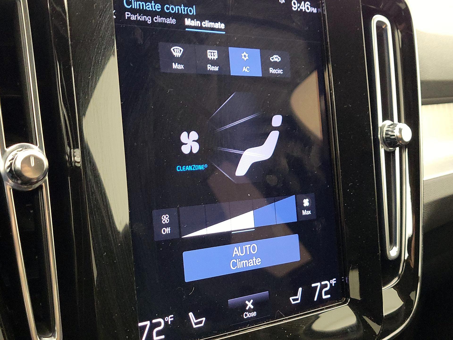 Thumbnail: 2022 Volvo XC40 - 16