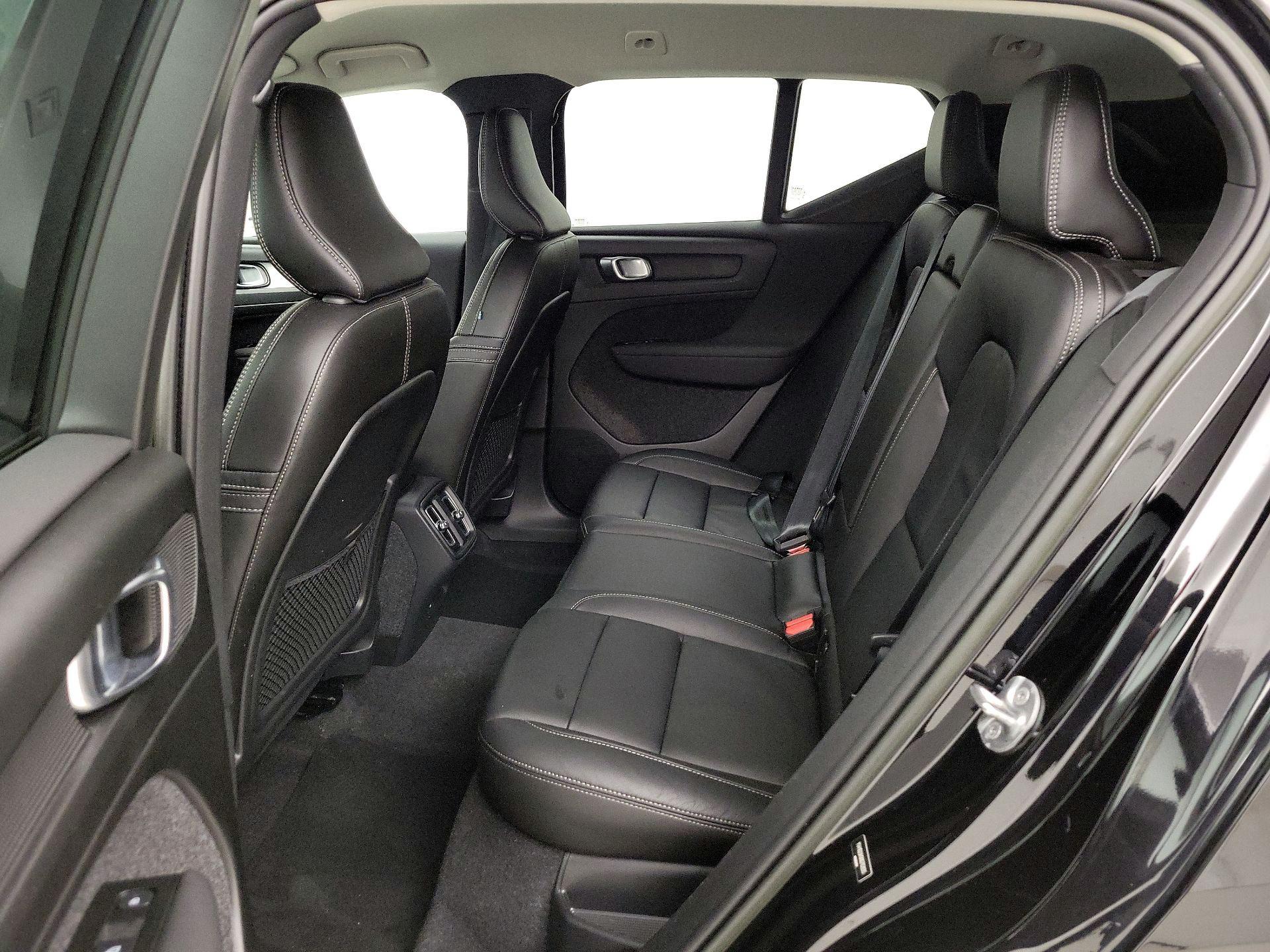 Thumbnail: 2022 Volvo XC40 - 19