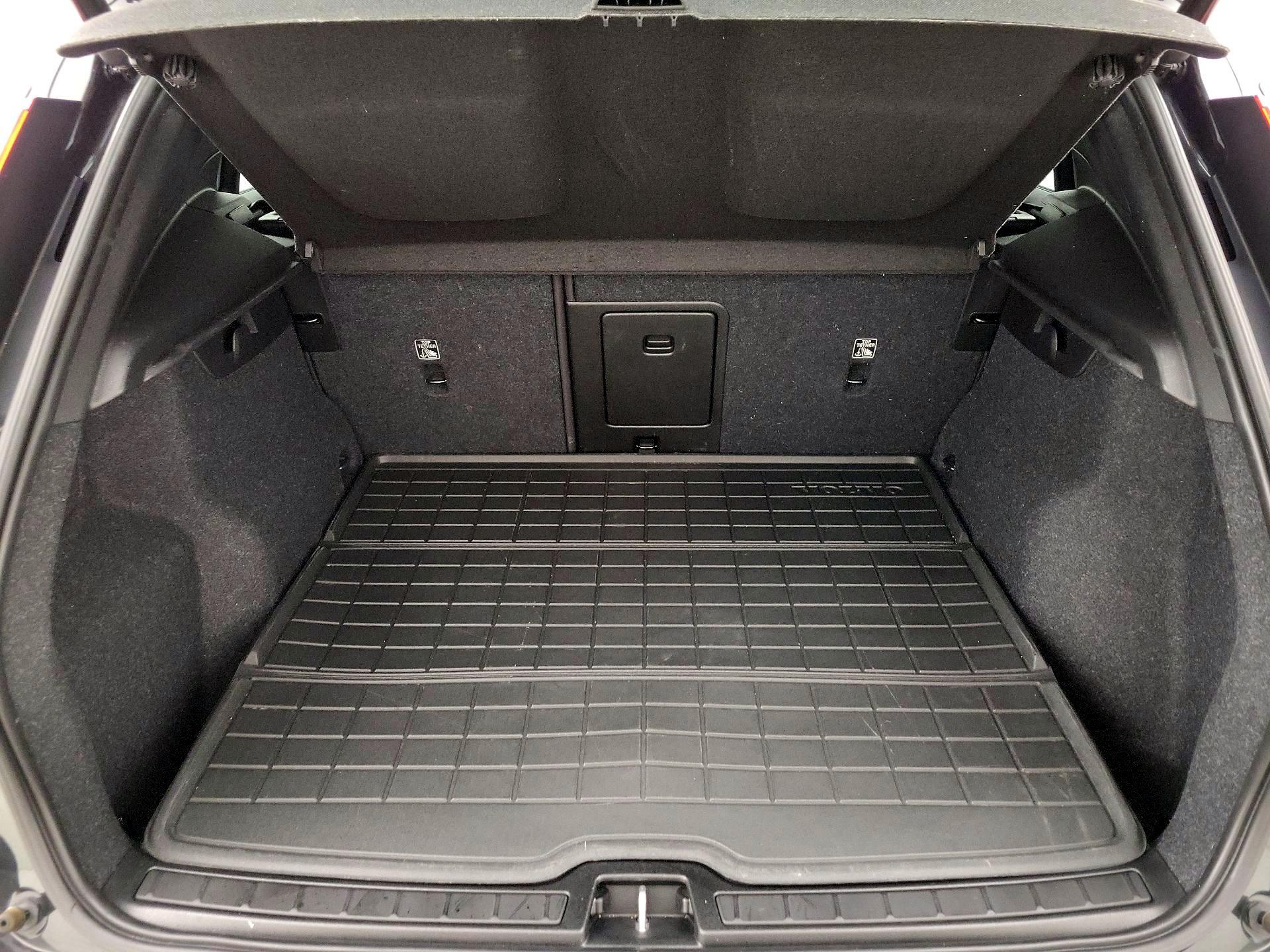 Thumbnail: 2022 Volvo XC40 - 20