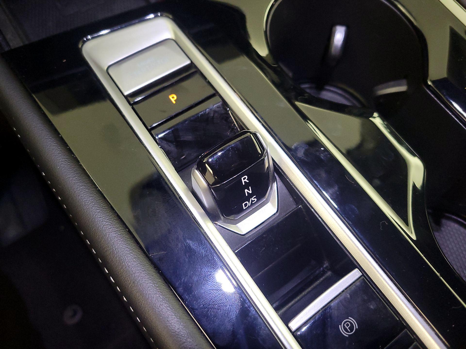 Thumbnail: 2024 Volkswagen Atlas - 17