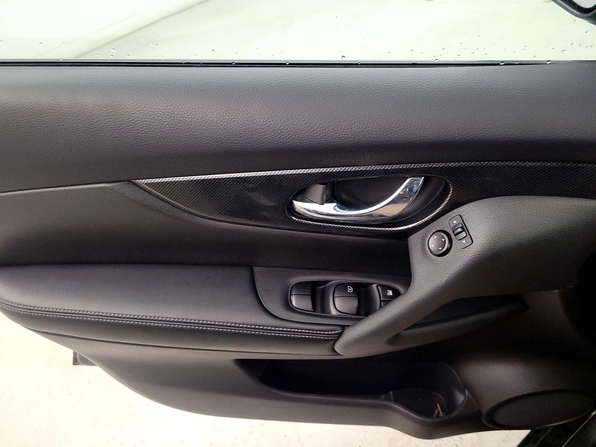 Thumbnail: 2016 Nissan Rogue - 12