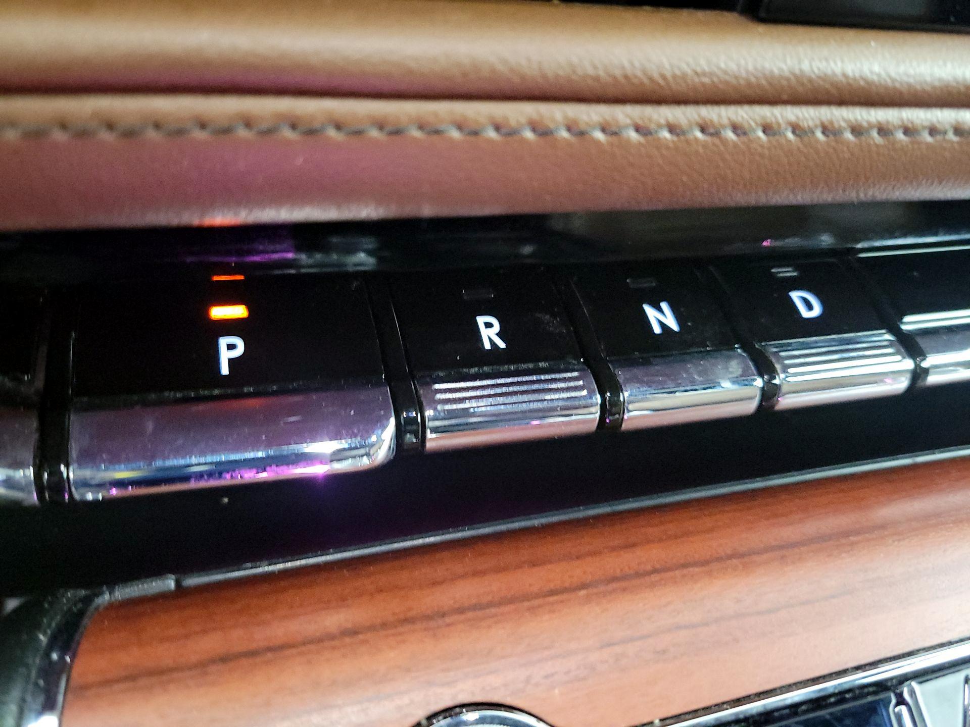 Thumbnail: 2020 Lincoln Aviator - 18