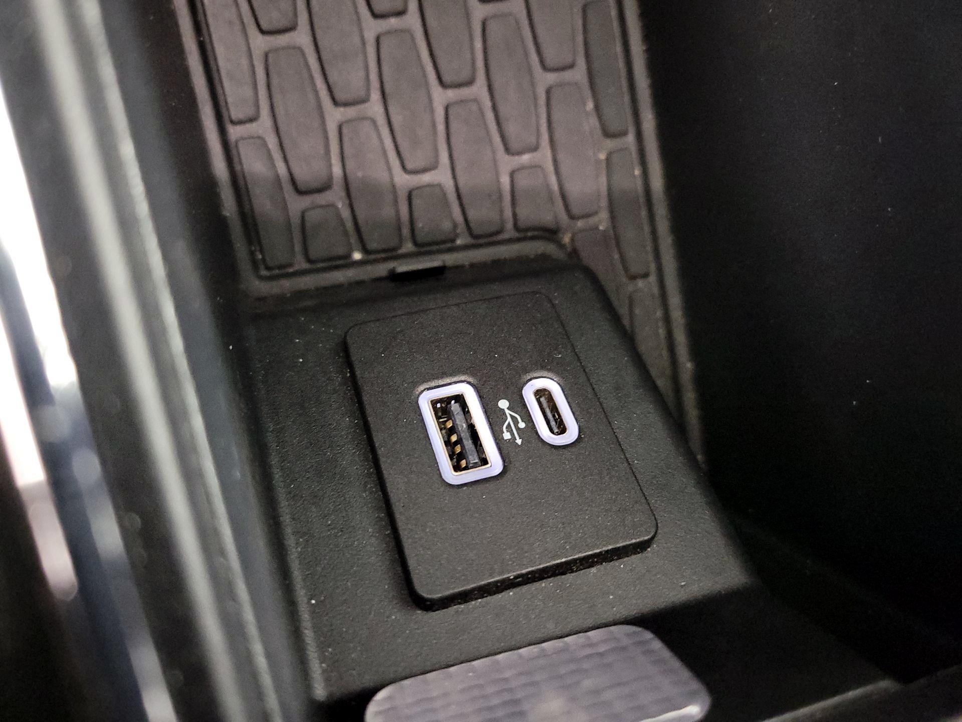 Thumbnail: 2020 Lincoln Aviator - 19