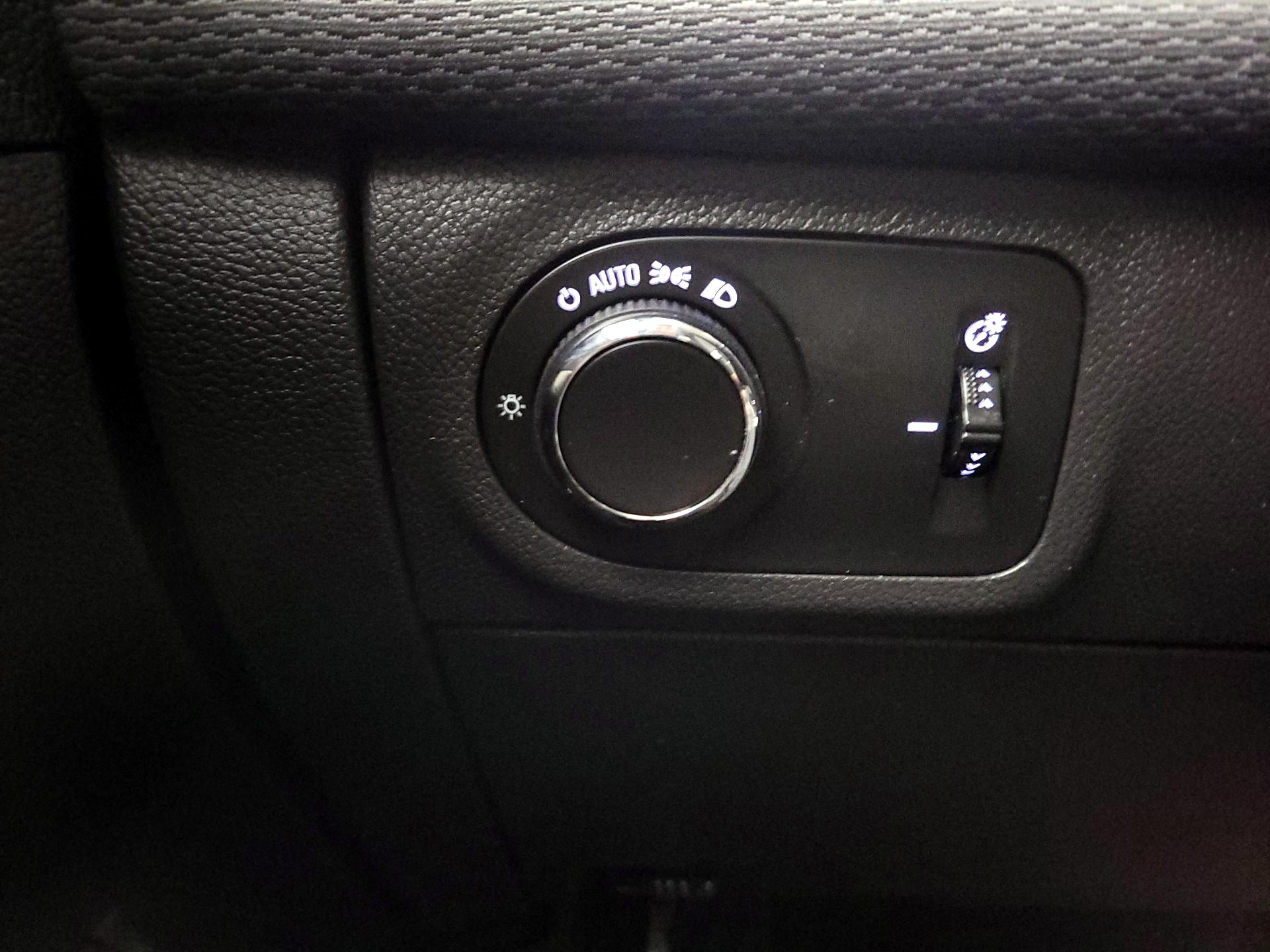 Thumbnail: 2016 Chevrolet Cruze - 13