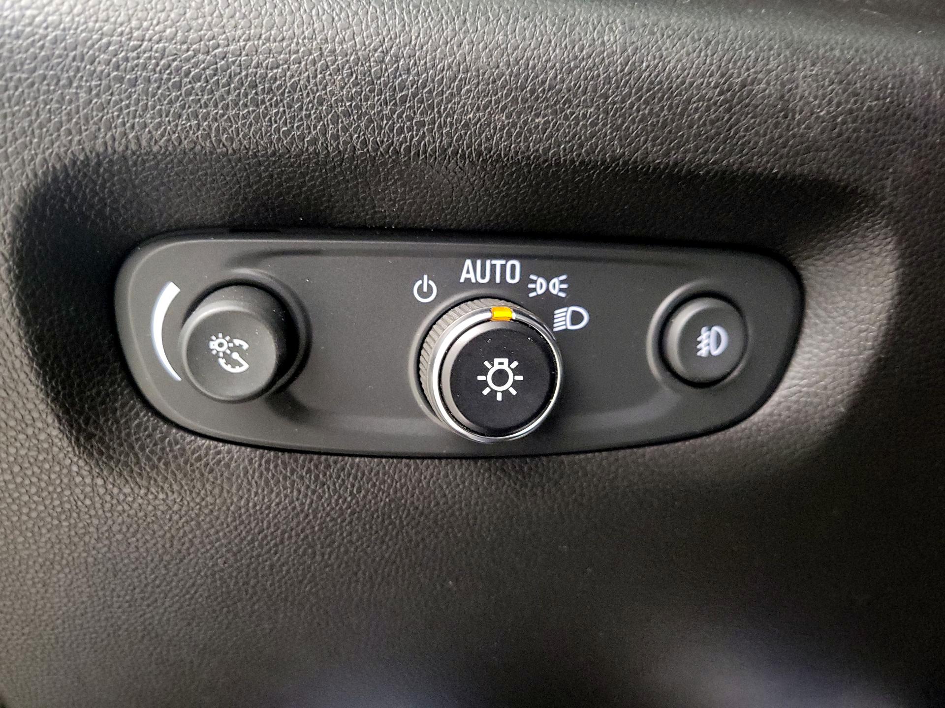 Thumbnail: 2021 Chevrolet Traverse - 13