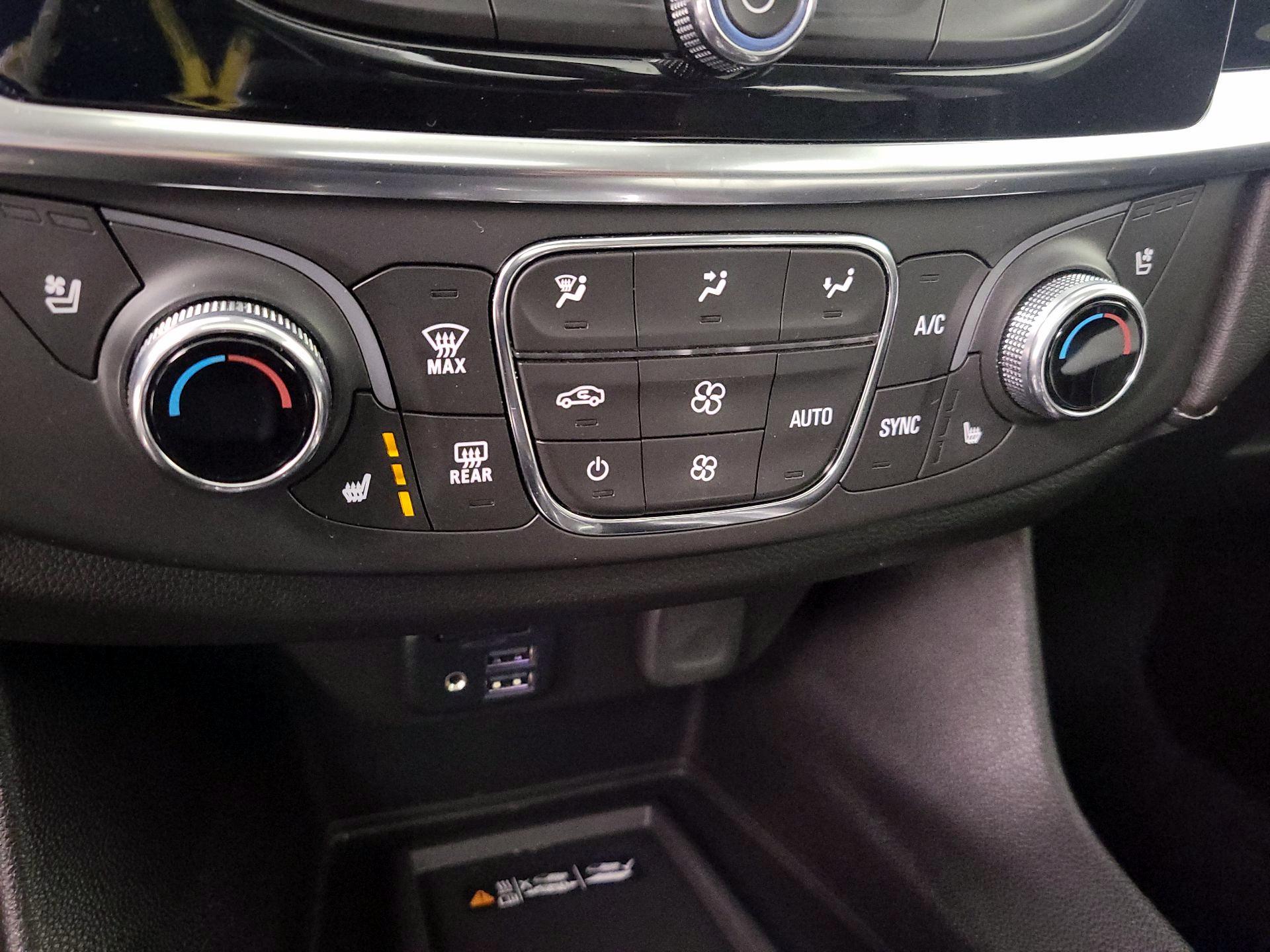 Thumbnail: 2021 Chevrolet Traverse - 17